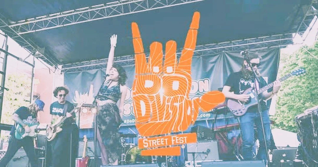 It's the last day of Do Division!  Some of today's music lineup: Nico Segal, Rich Jones, Wombo and Radio Free Alice. Pregame before -or party after - at Mac's! 
.
.
.
.
.
#chicagofunauthority #chicagodrinks #chicago #chicagobars #chicagogram #chicago