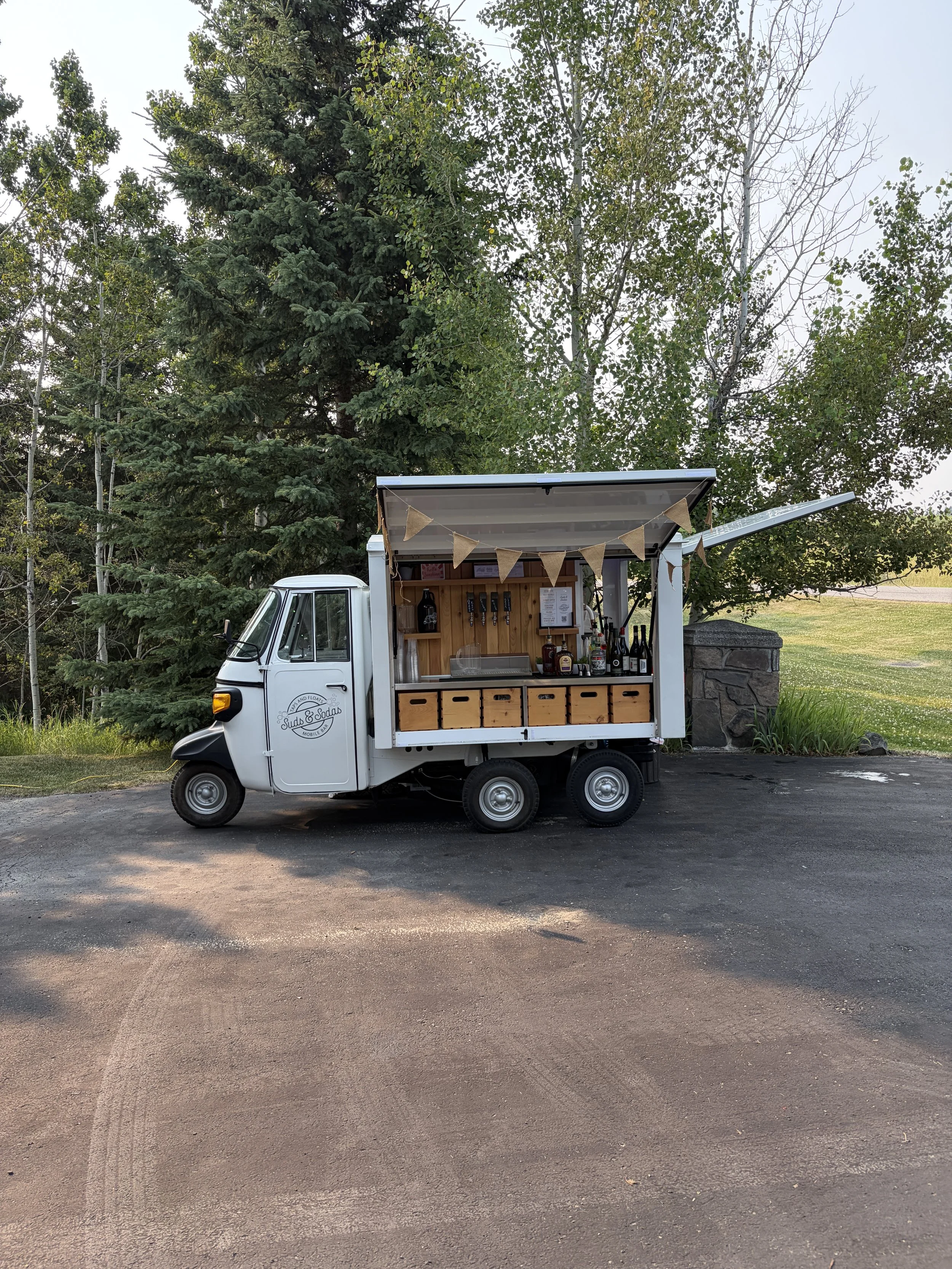 Suds & Sodas Piaggio Apé Mobile Bar Priddis