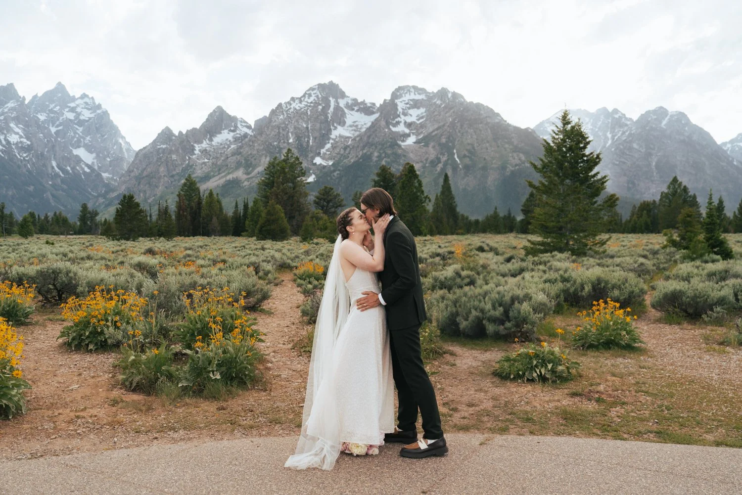 mountain view turnout weddings in Grand Teton national park