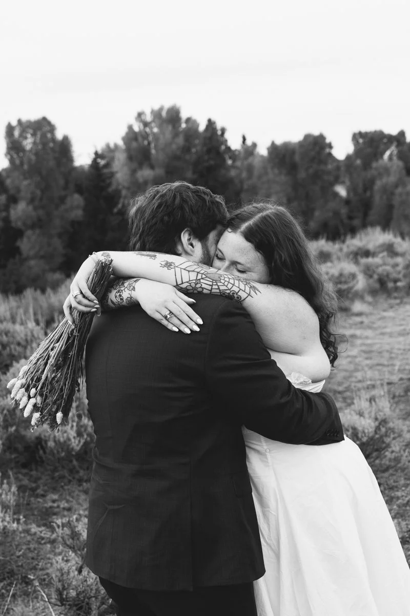 bride and groom at the snake river overlook