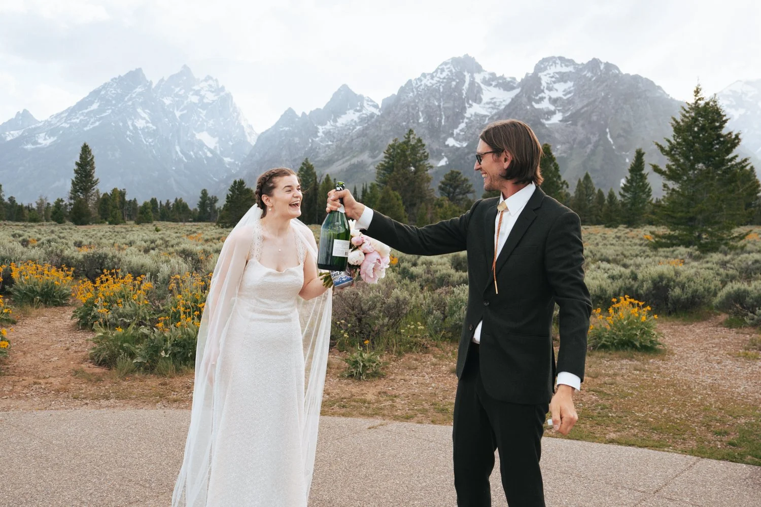 Mountain View turnout wedding tetons