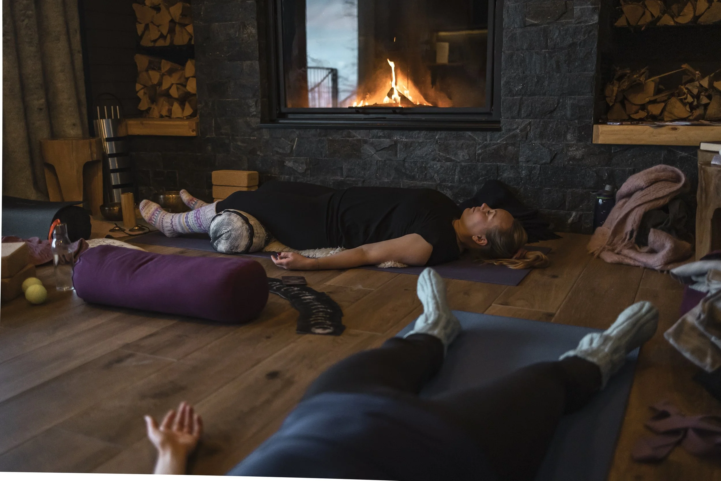 CAHKAL_Yoga-in-sauna-lounge_9.jpg