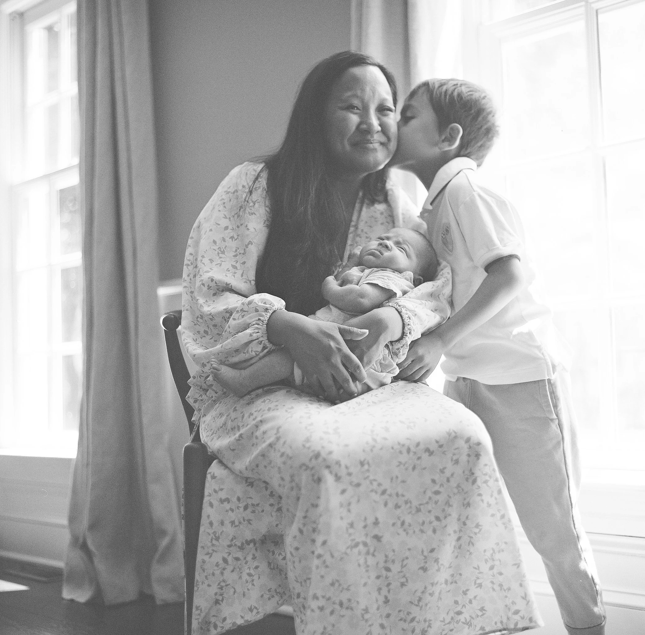 In-Home Family Photos vs. Outdoor Family Photos: Which Is Right for Your Family?