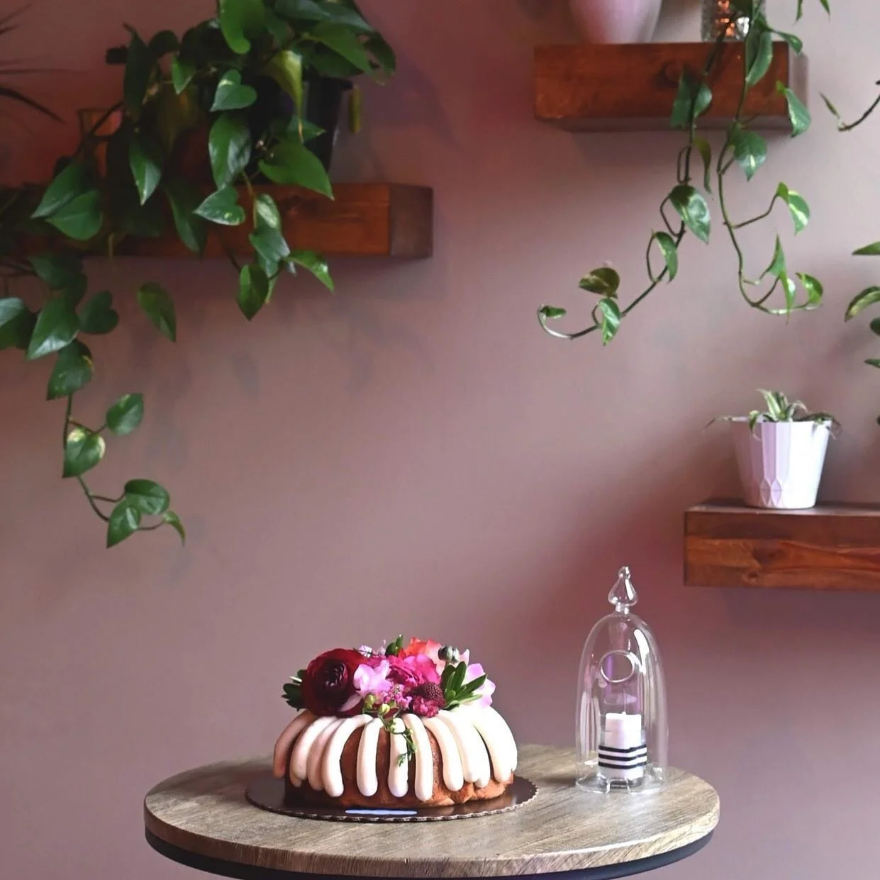 Have a sweet weekend everyone!! 

It&rsquo;s been a crazy wedding season so far. Get ready for a bunch of photos coming soon!!