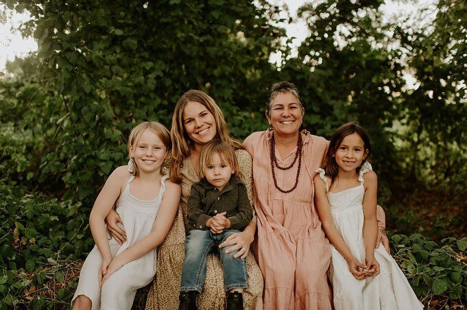 This session was Ambers Mothers Day present to her Mama 🥰 

Photographs really are the gift that keeps giving, generation after generation. ✨

Such special memories of a beautiful family! ❤️