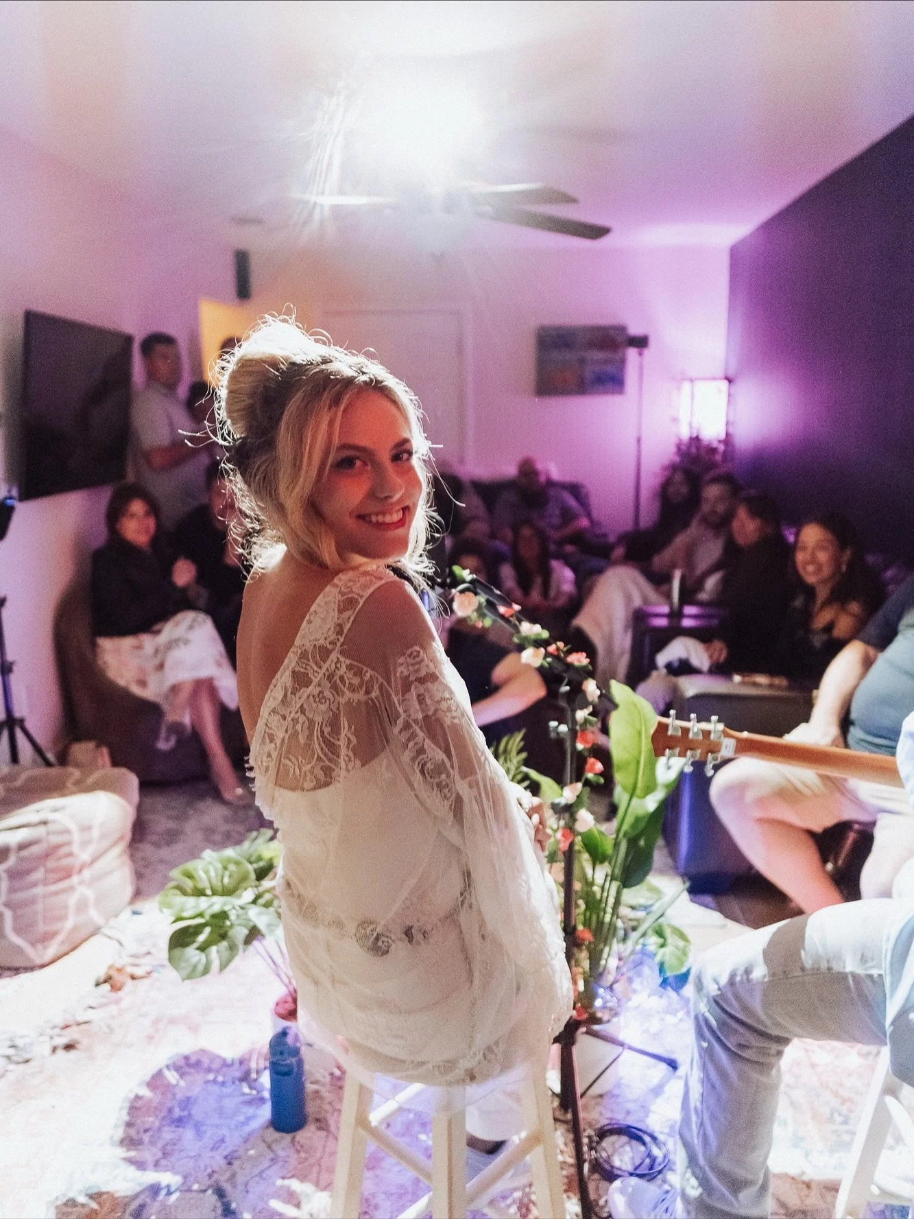 @sophiaroselle_ set the tone with a stunning performance to kick off the night. Honest, powerful, and so full of heart &mdash; the kind of set that reminds you why we do this 💐

📸 @itschazmazzota 
 #SophiaRoselle #NashvillePop #ArtistSpotlight #Liv