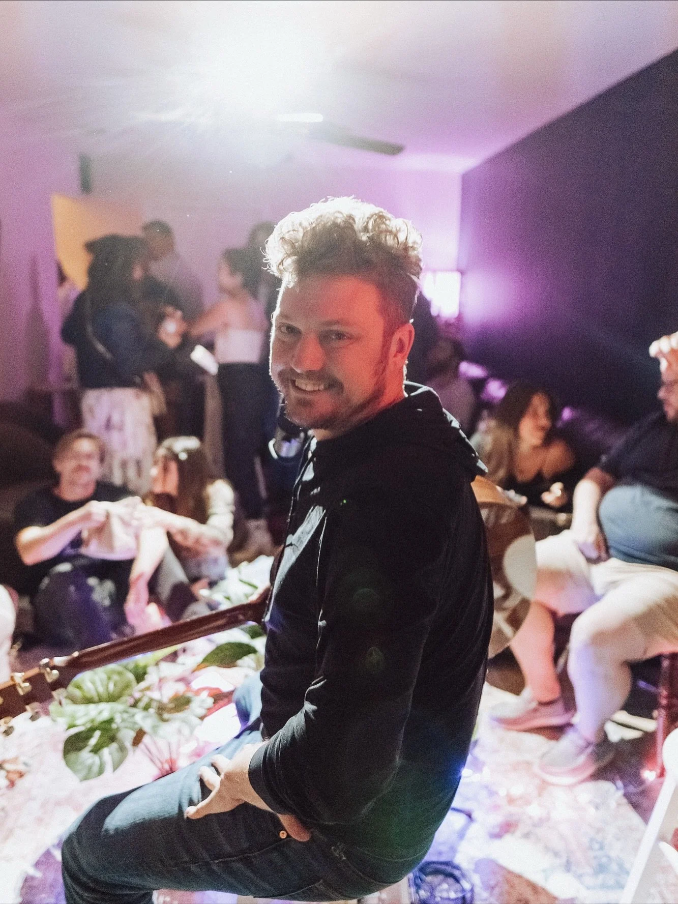 @jonathansoulmusic closed out the night with pure energy. Blues, grit, groove &mdash; the perfect finale to an unforgettable Spotlight. Nashville, this one was special 🖤

📸 @itschazmazzota 
 #JonathanSoul #NashvillePop #ArtistSpotlight #LivePerform