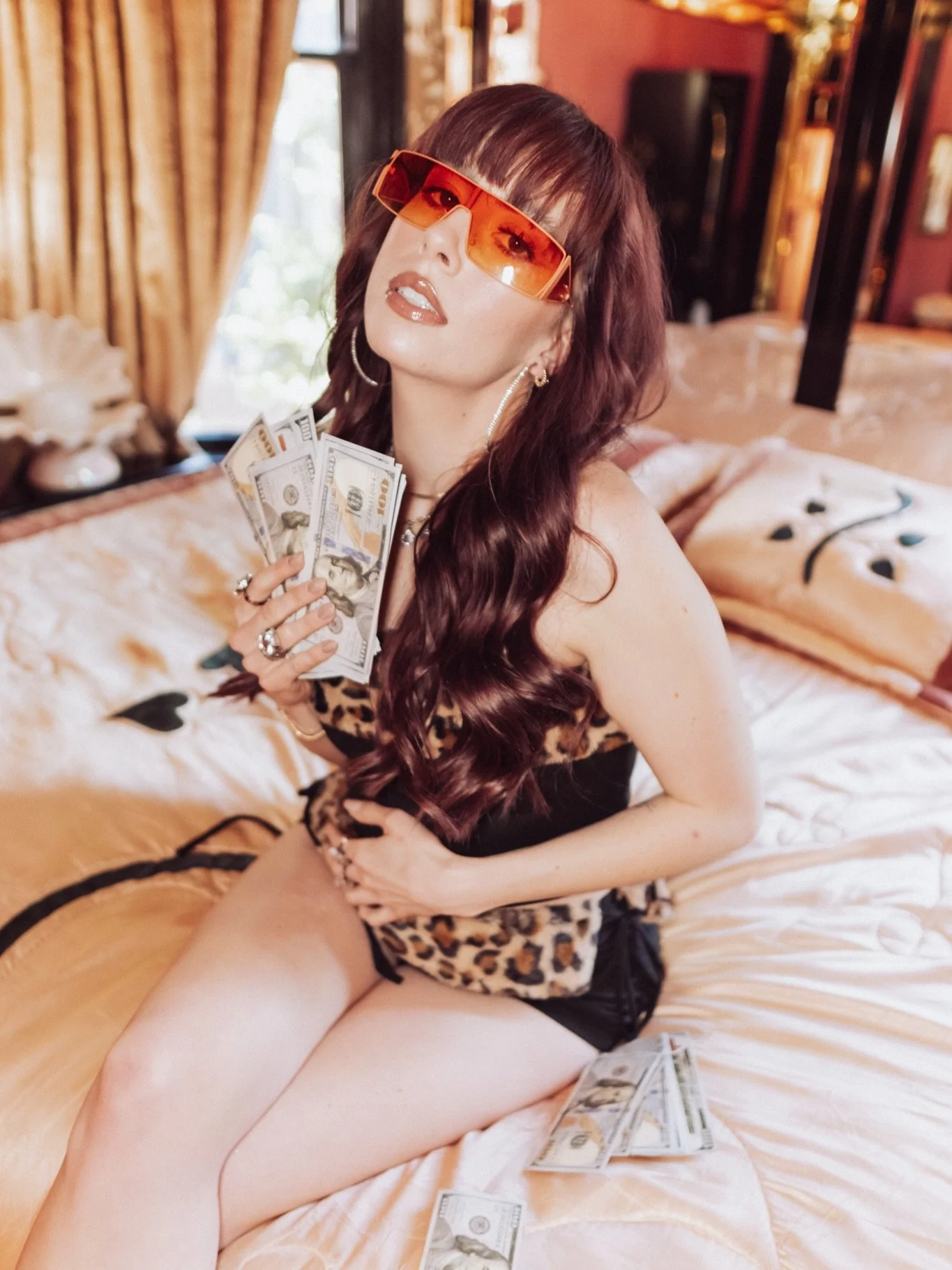 pink walls, sugar daddy and way too much attitude 💋🩷

@bellabanemusic at the house of adora was a fun one

#bellabane #sugardaddy #nashville #photoshoot #indiemusic