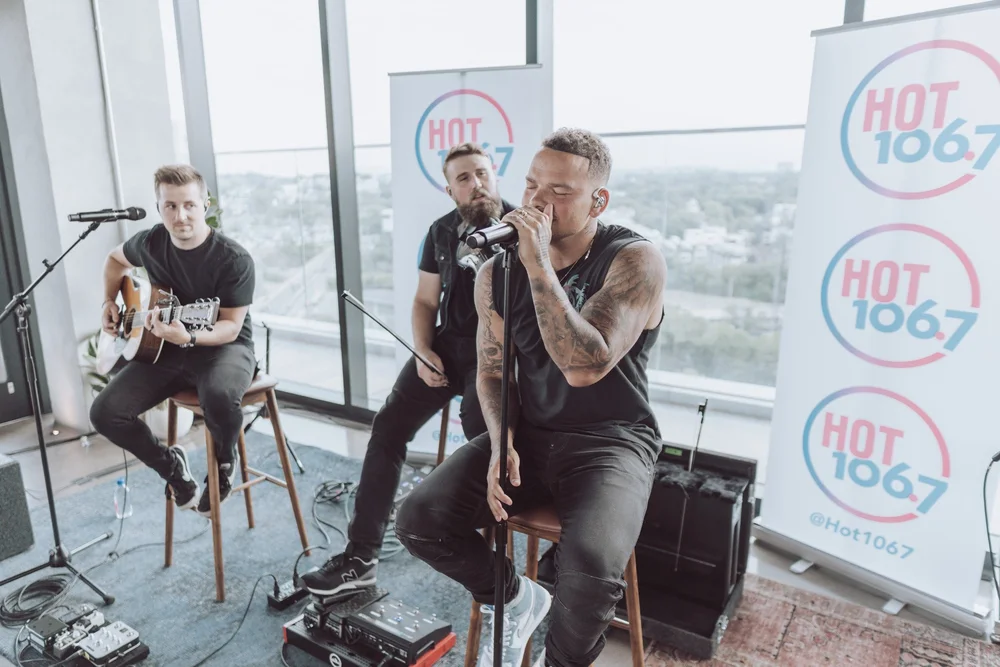 Kane Brown at the Hot 106.7 private event, photographed by Chaz Mazzota