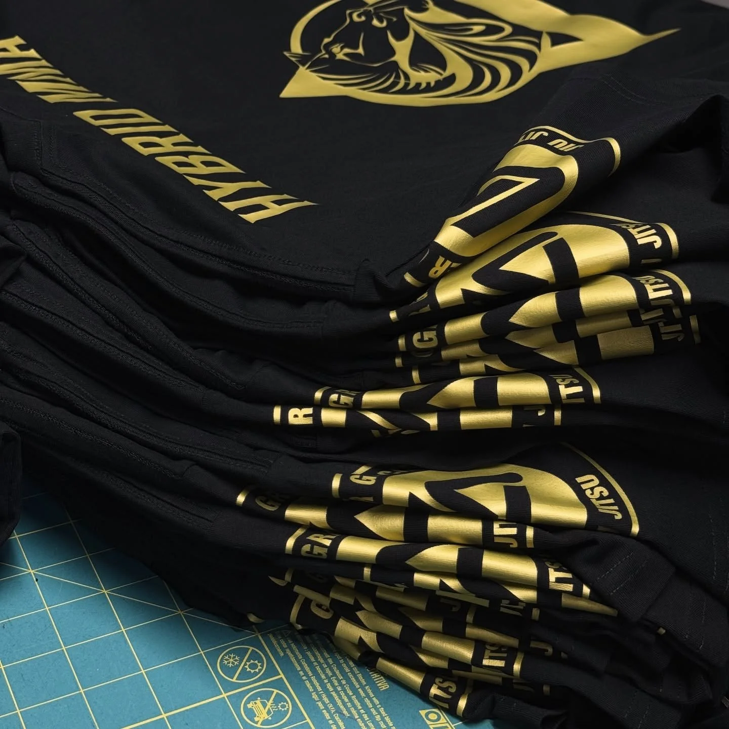 Gold Fever! 
 
Love this result with these @ascolour Staple Tees in black with Gorgeous rich gold tones ready to stand out and and stand up. 

@hybrid__mma