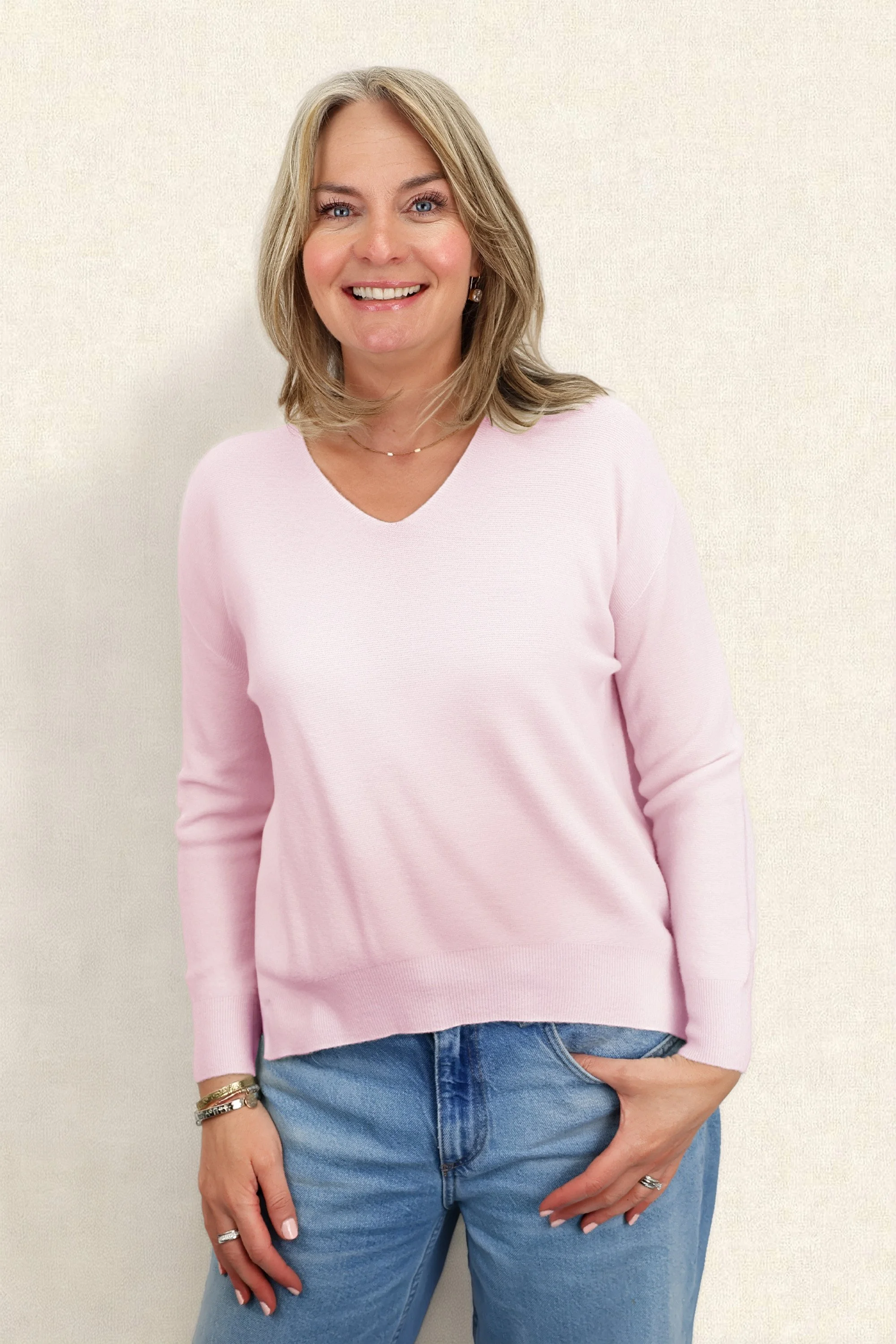 Amazing Woman Cecilia  Jumper in Pale Pink