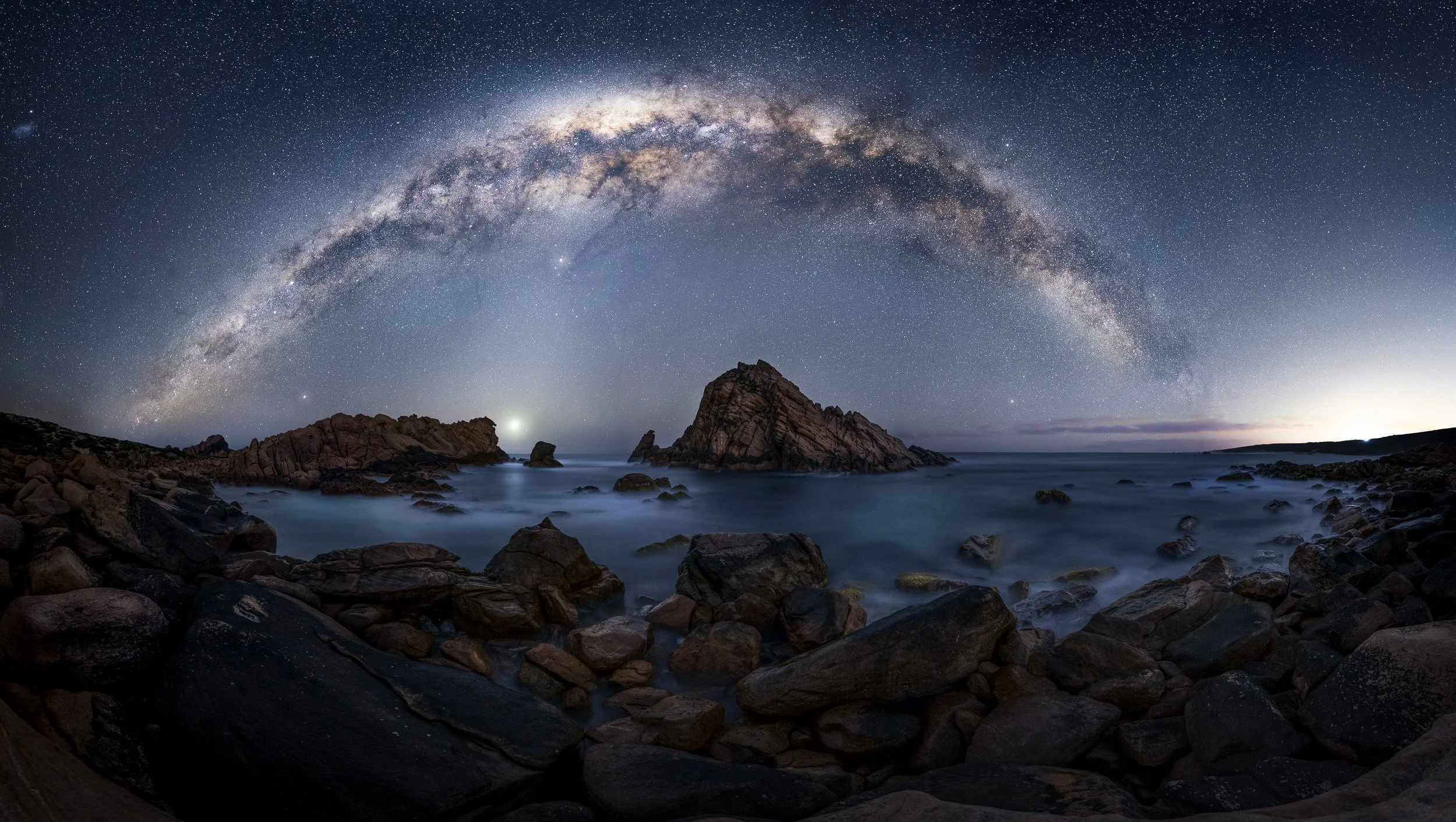 Venus Skytrap - Milky way over sugarloaf rock astrophotography. Western Australia