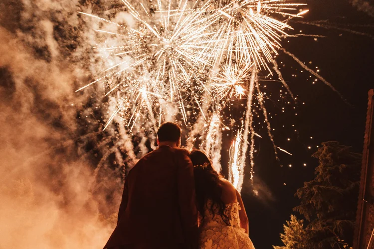 Feu d'artifice en soirée