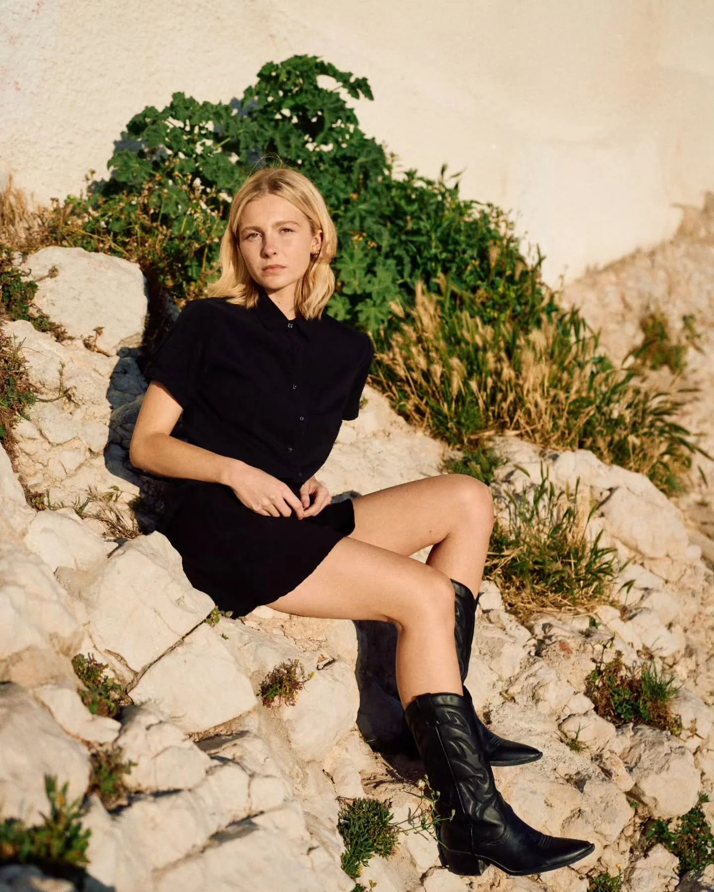 Balade &agrave; Malmousque avec @charlotte_angevin ☀️

#fashion #photocinematica #sony #sonya7ⅳ #tendermag #portrait #sunset #marseille #filmlook #vintagelook