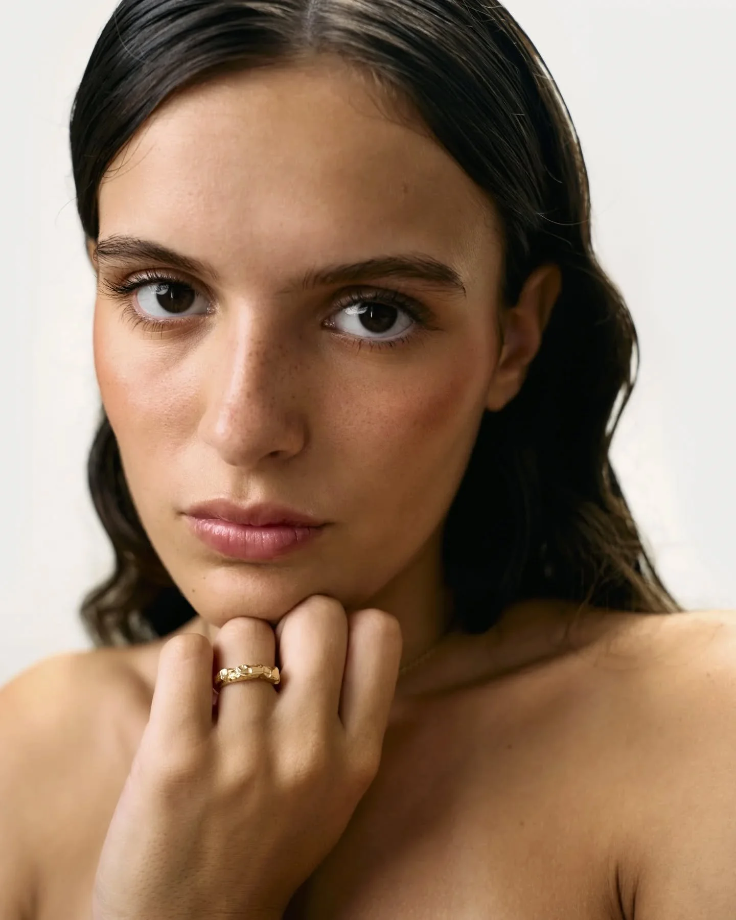 Mermaid vibes for @mermere__ 🌊🐚

Mannequin @defautereaugabrielle 
Mua @luisacheylan 
Retoucheuse @clementine.masson.retouche 

#mode #fashion #jewelry #studioshoot #sony #sonya7ⅳ #fashionphotography #modelagency #model