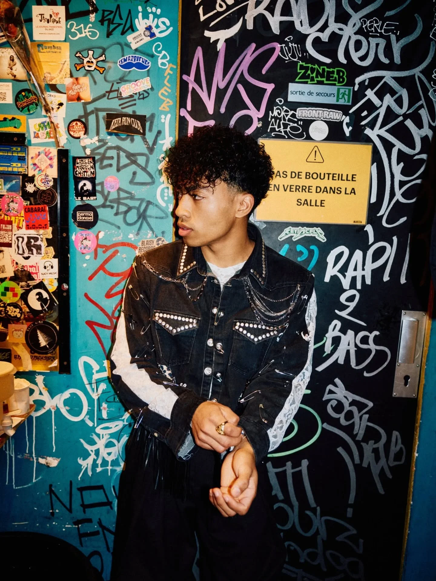 @randjess sur sc&egrave;ne et dans les loges ⚡
(Bien jou&eacute; Marseille c'&eacute;tait chaud 🔥)

@lemakeda13

#concert #randjess #musicphotography #live #rap