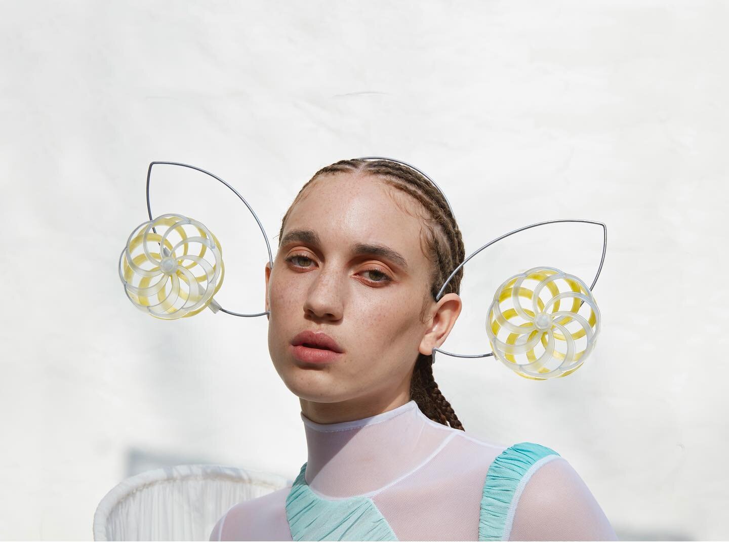 The Hypnosis Earpiece 🔆🔅

Rotating into illusion patterns when driven by wind 🔆🔅

WINDFARBE featured on @theperfectmagazine! 

Thank you to the team:
Muse: @georgiamoot 
Makeup: @kyledominicc 
MUA assitant: @craighamiltonartistry 
Hair: @palberda