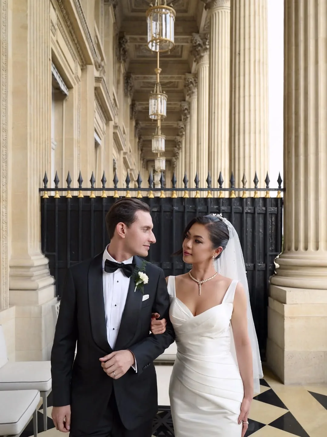 An editorial wedding moment at the iconic H&ocirc;tel de Crillon, one of Paris&rsquo;s most timeless venues. Framed by its elegant colonnade overlooking Place de la Concorde, Zixuan and Quentin embody modern luxury and effortless French style. Every 
