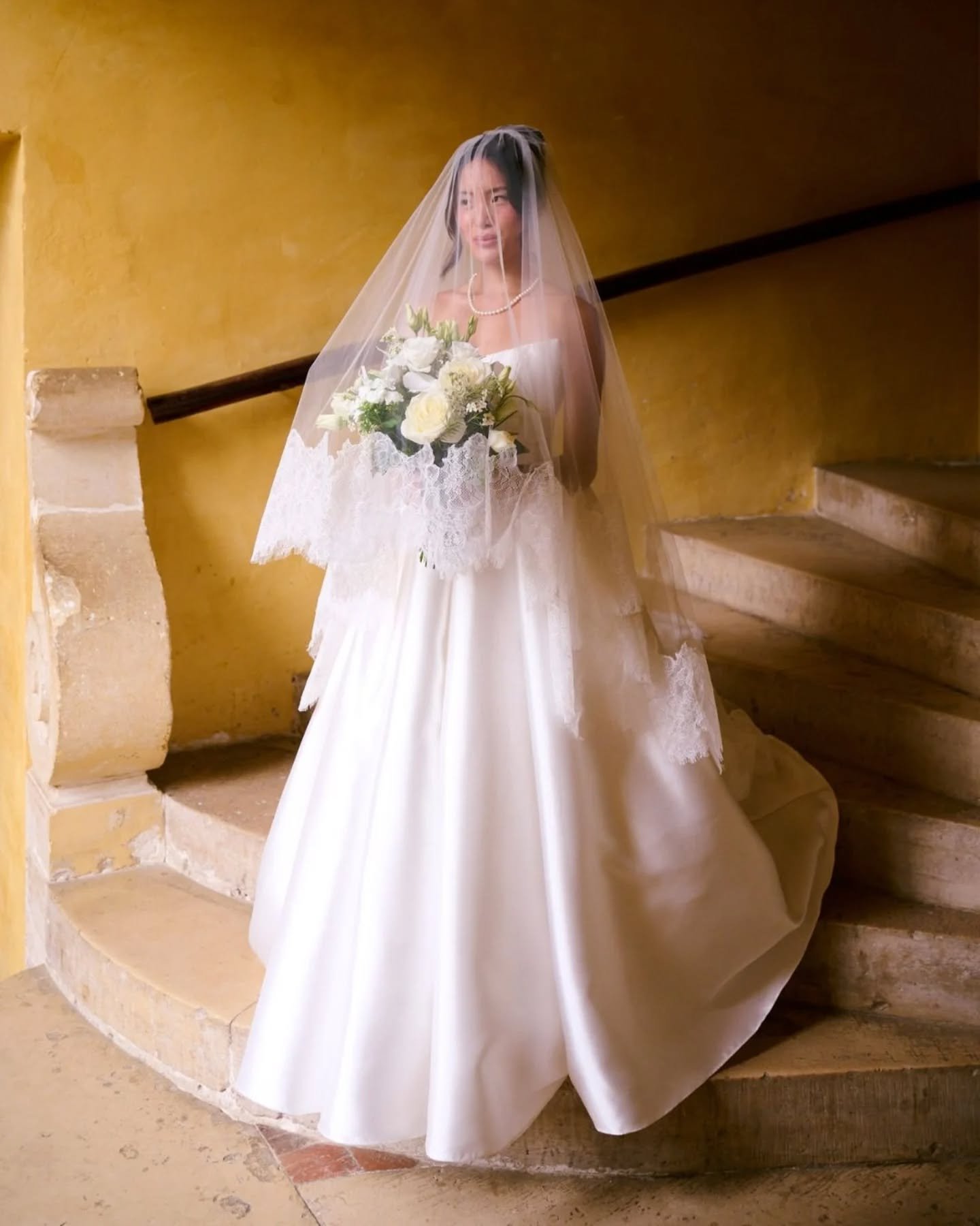 There is a particular energy in the hours before a wedding.

Not yet the ceremony, not yet the celebration, just a suspended moment filled with anticipation.

At Ch&acirc;teau de Vallery, near Paris, bridal preparations unfolded in an atmosphere that