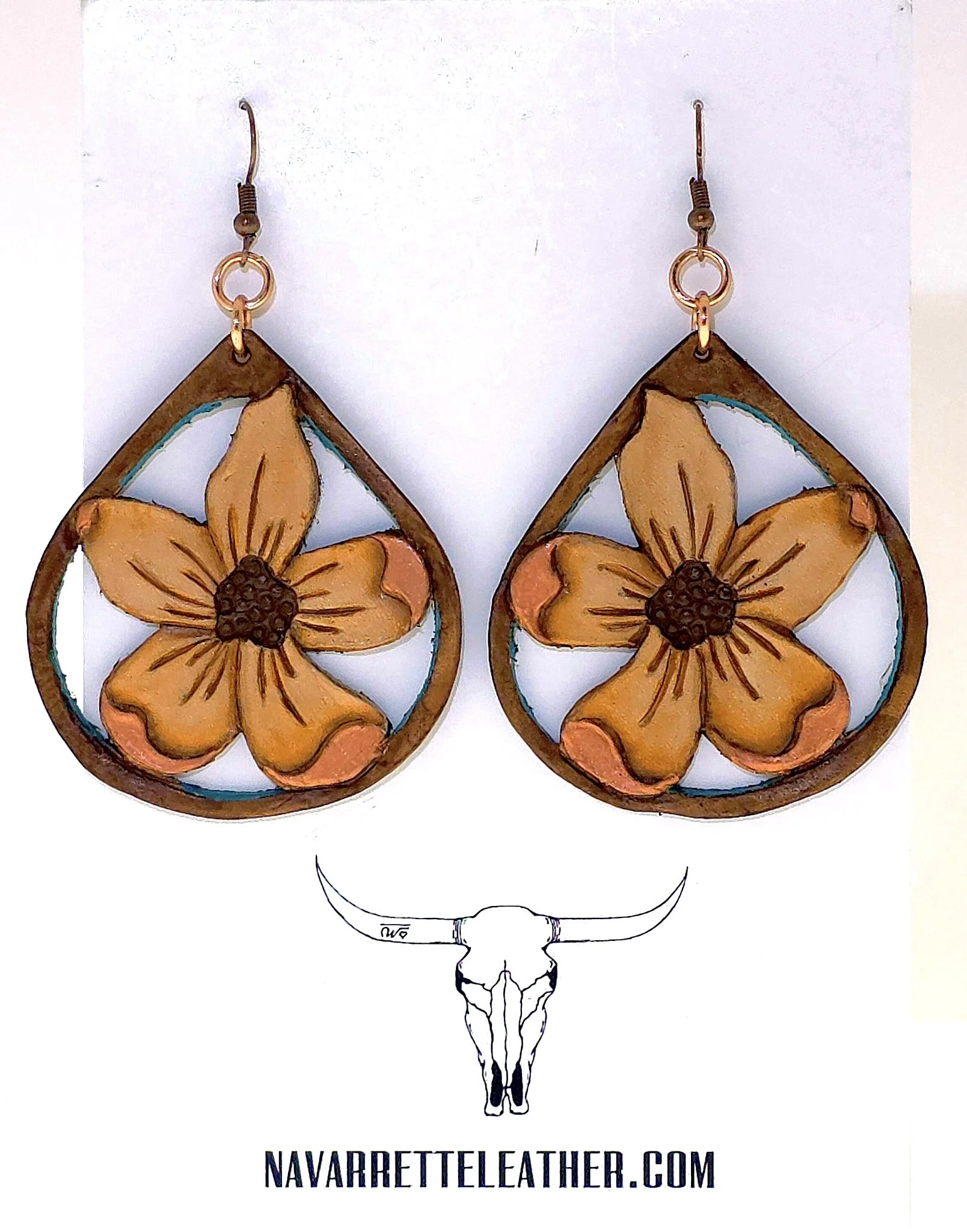 Tooled teardrop five petal flower in acorn stain