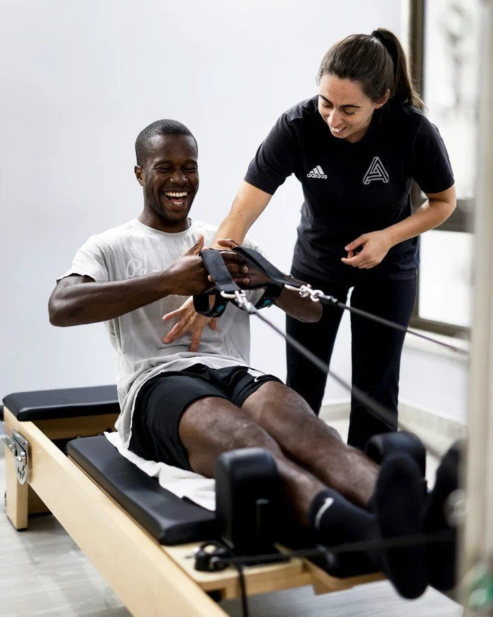 Sabias que o Pilates &eacute; uma das melhores formas de fortalecer o corpo, melhorar a postura e prevenir dores?
⠀⠀⠀⠀⠀⠀⠀⠀⠀⠀
⠀⠀⠀⠀⠀⠀⠀⠀⠀⠀
Na Alfraclinic, as aulas s&atilde;o totalmente personalizadas, pensadas para responder &agrave;s tuas necessidades