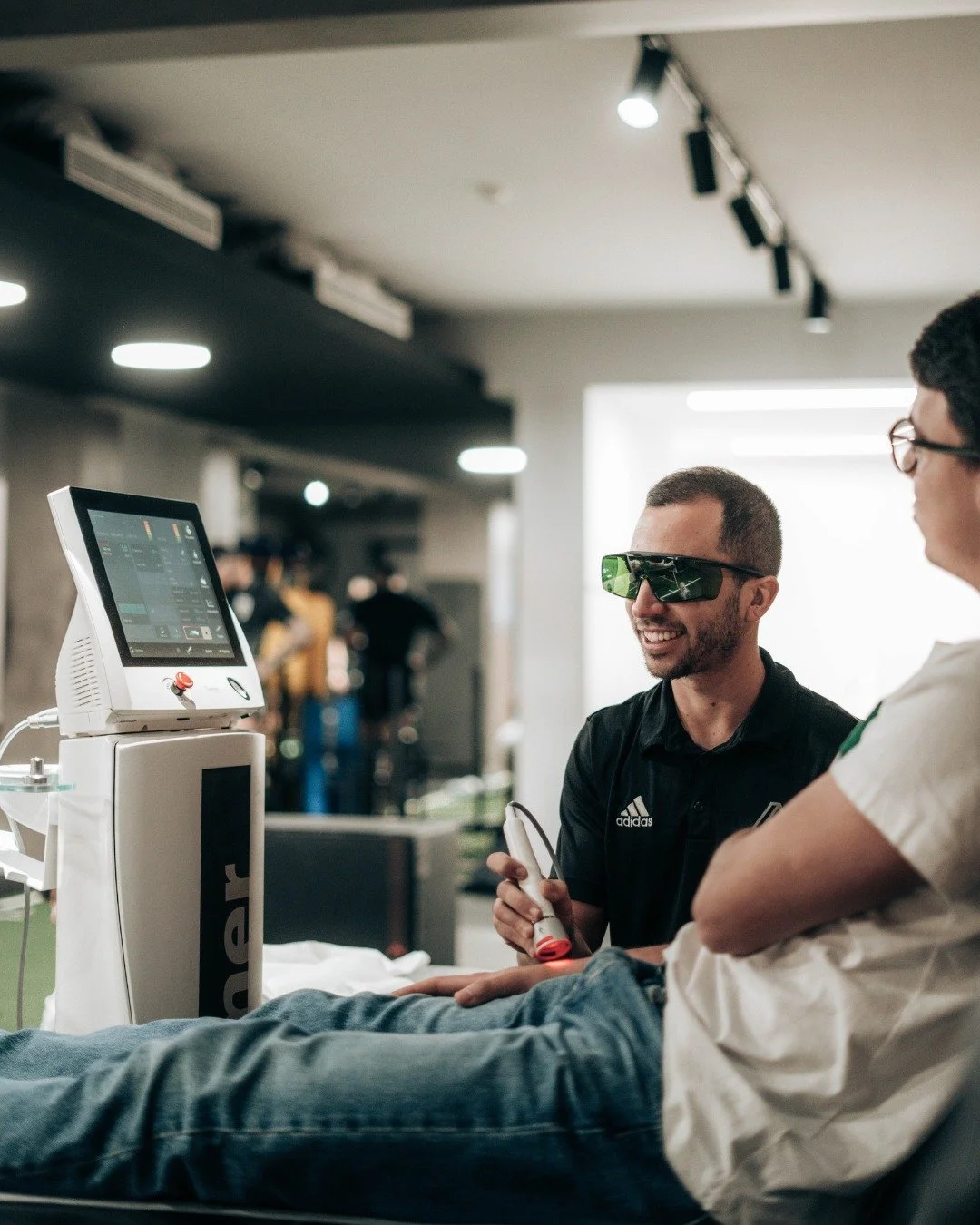 Depois de uma les&atilde;o, cada passo pode ser um desafio... 🙃

Mas com o laser de alta intensidade, ajudamos o corpo a regenerar os tecidos lesionados, a reduzir a inflama&ccedil;&atilde;o e a aliviar a dor, tornando cada sess&atilde;o mais confor