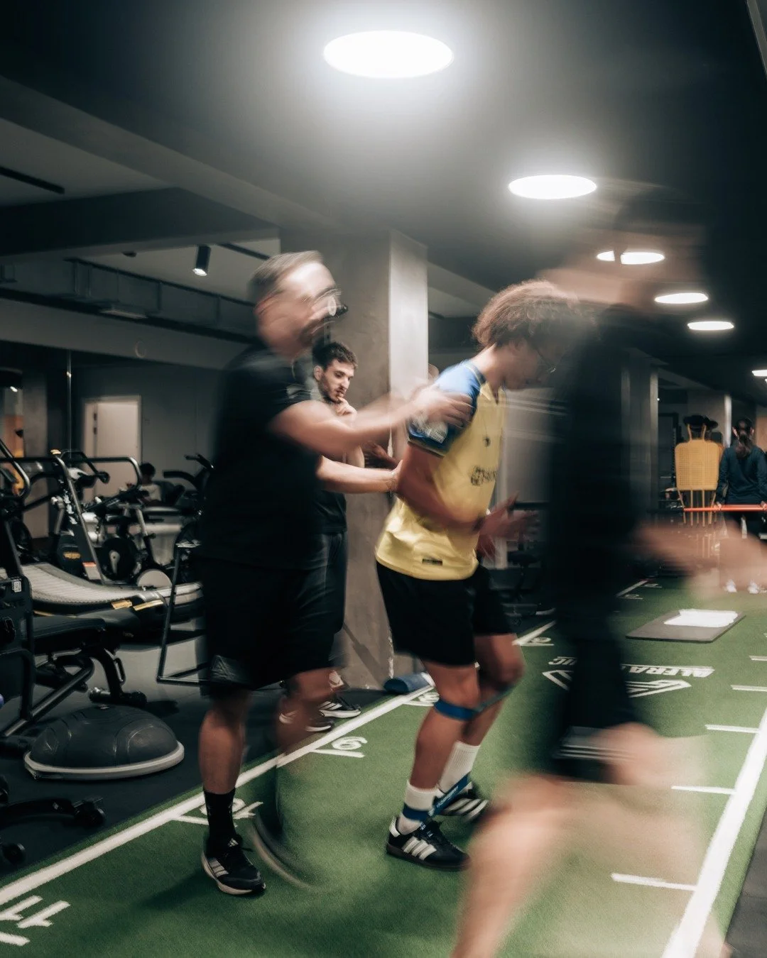 A terminar a semana com movimento e boa energia. 🤸 Bom fim de semana! 

#alfraclinic #treinopersonalizado