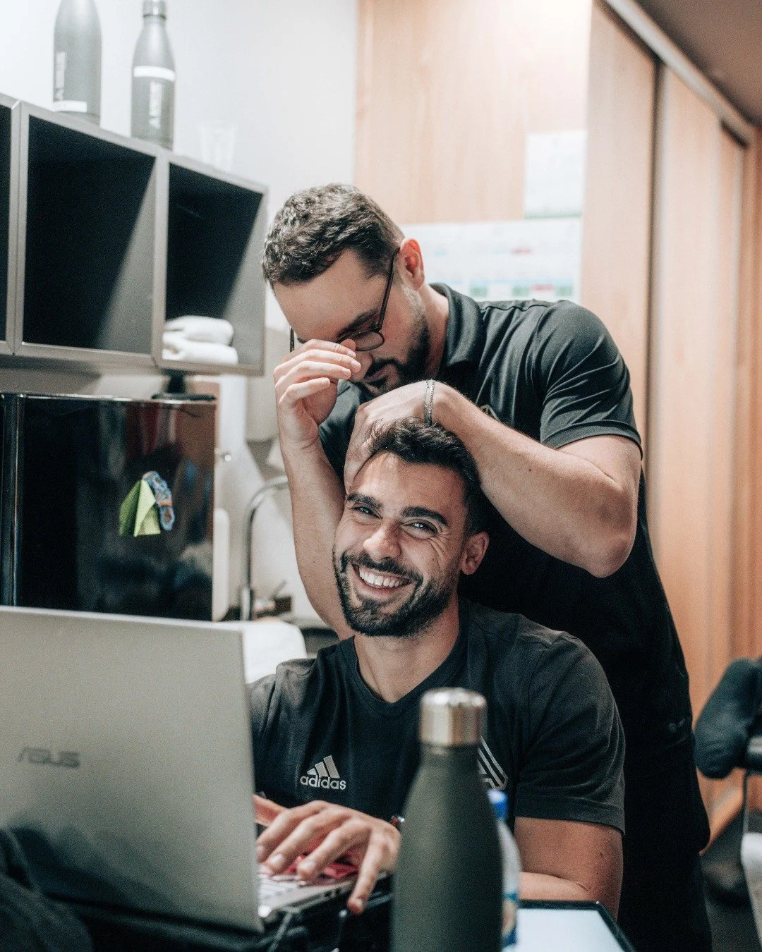 Na alfraclinic temos pausas terap&ecirc;uticas! 😂 At&eacute; o Manu sabe que umas m&atilde;os amigas e uma massagem bem aplicada ajudam a recarregar as energias. 😉

#alfraclinic #fisioterapia #osteopatia