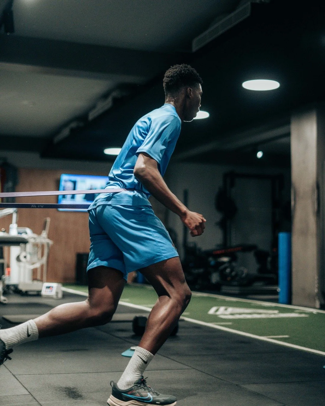 Mais do que repeti&ccedil;&atilde;o, na Alfraclinic o treino &eacute; estrat&eacute;gia. 🏃&zwj;♀️

Neste caso, o atleta realiza um exerc&iacute;cio de acelera&ccedil;&atilde;o contra resist&ecirc;ncia, uma metodologia essencial para melhorar a coord