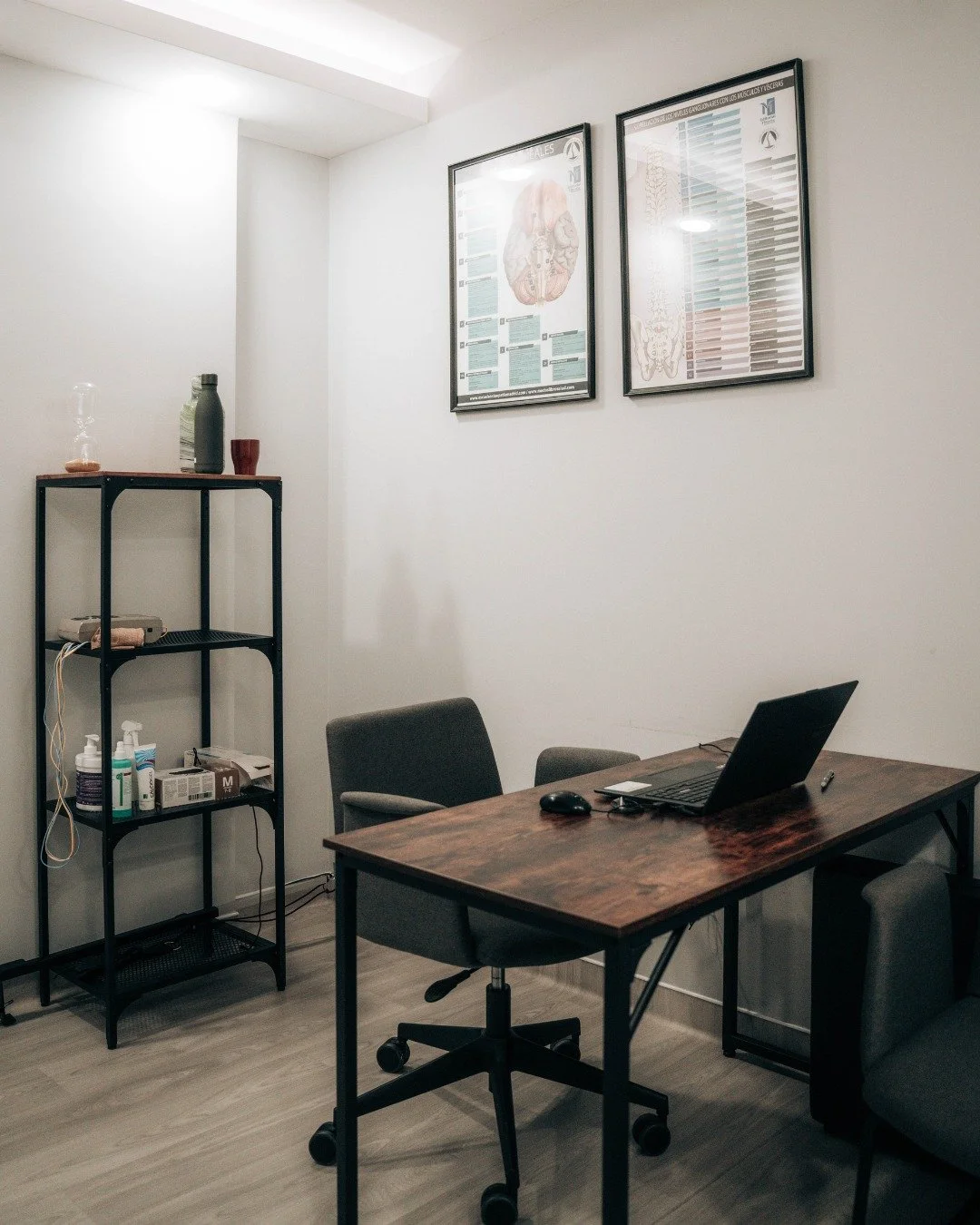 J&aacute; conhece a nossa sala de fisioterapia? 🙂

Na Alfraclinic, o acompanhamento &eacute; adaptado a cada pessoa &mdash; seja em gabinete ou na nossa zona de treino, onde muitos dos tratamentos ganham movimento e funcionalidade.

Trabalhamos n&at