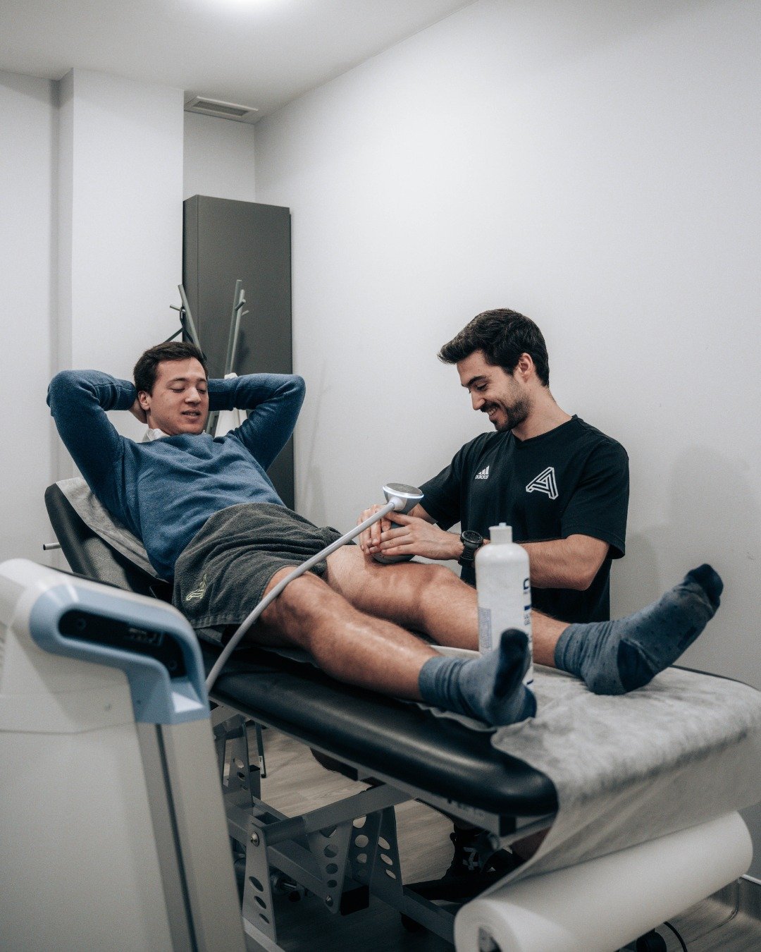 A terapia por ondas de choque &eacute; um m&eacute;todo n&atilde;o invasivo que ativa os mecanismos naturais de recupera&ccedil;&atilde;o do organismo, ajudando a reduzir a inflama&ccedil;&atilde;o e a regenerar os tecidos.

As indica&ccedil;&otilde;