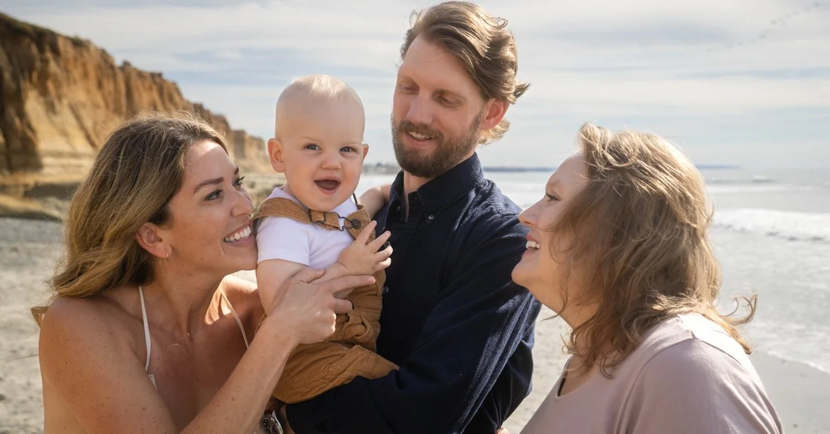 Free Mini Photo Sessions for Families During the Holidays