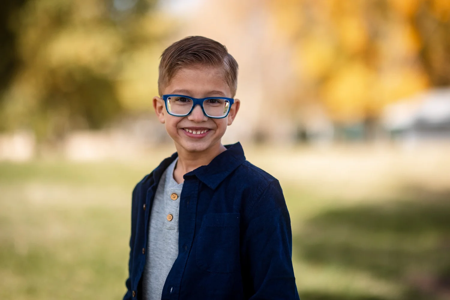Child smiling during a natural-light mini photo session in Las Vegas