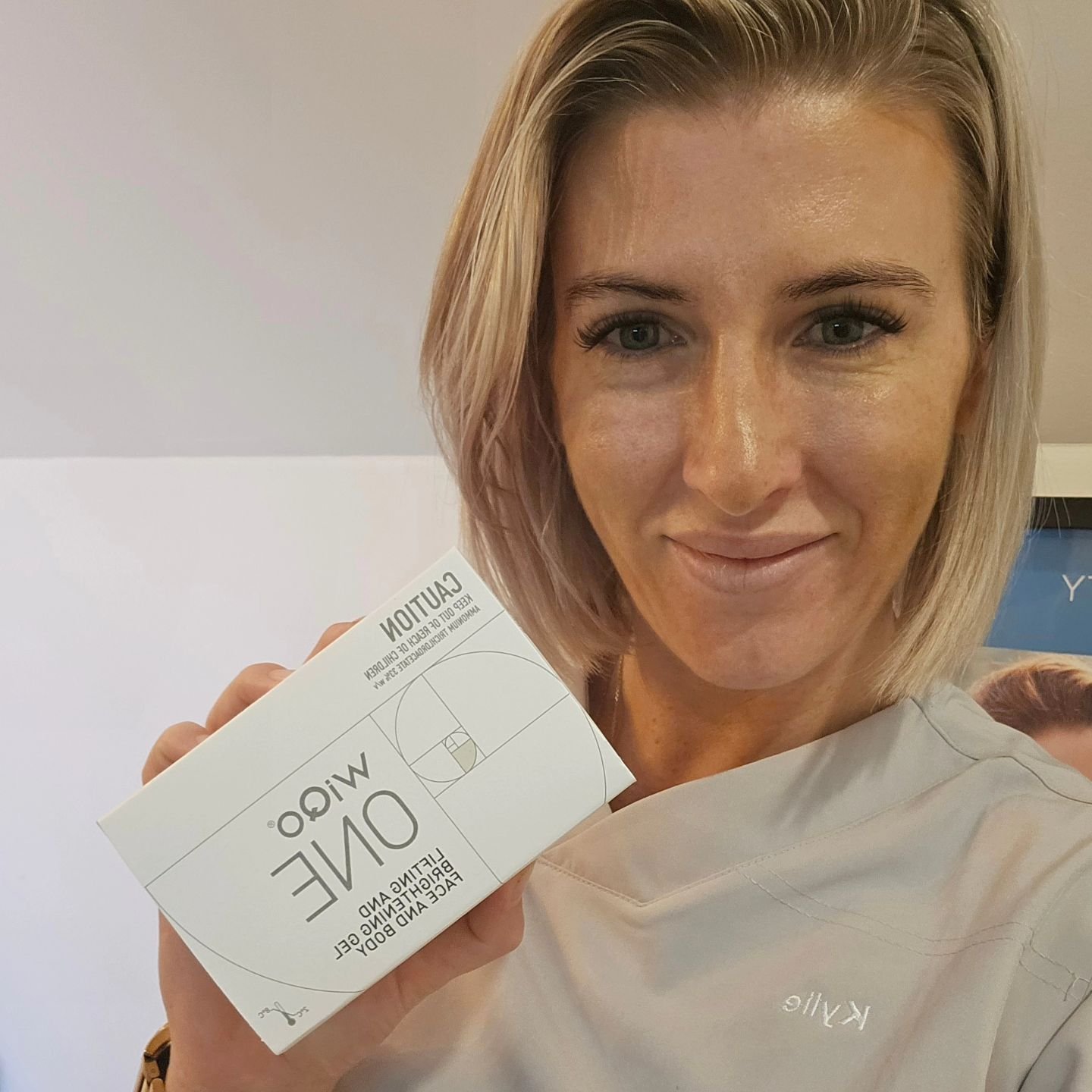 There are lots of newbies here, so I thought I'd drop a line!

👋 Hiya! Kylie here. I'm absolutely everything behind my skin clinic.

I have been at this for 19 years now, biz owner for 4.
On occasion and part of my future is connecting with @advance
