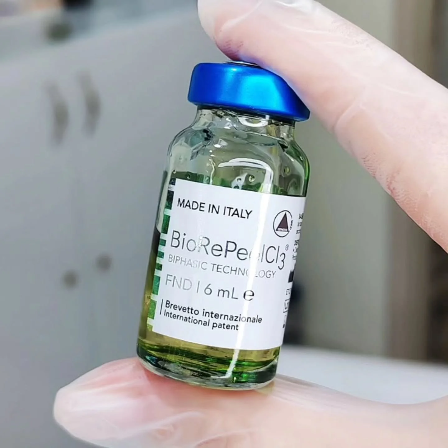 In clinic studying up for Advanced BioRePeel Training on Monday with @cmedaestheticsaustralia

Gosh, how i LOVE this Peel.

🧪💚 It covers so many concerns, working simultanuous in the dermis and protecting the skin barrier safely and with minimal to