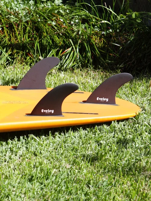 Thruster Fin Size Guide — How to Choose the Right Size for Maximum Performance