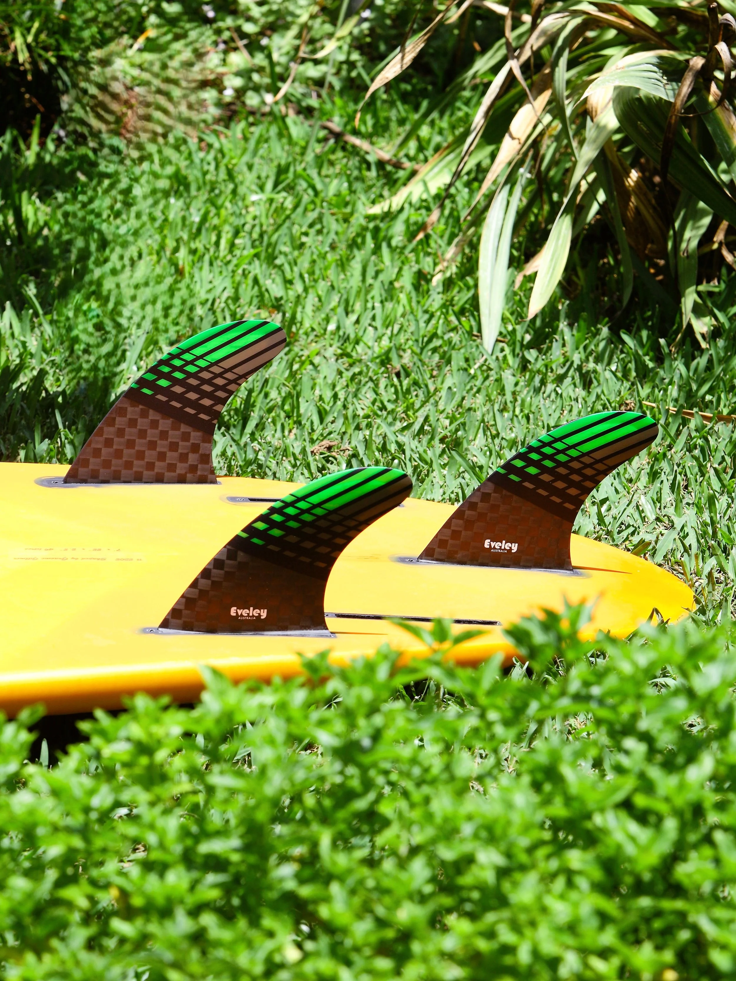 Carbon fiber TekFlex thruster fins green Futures single tab set of three