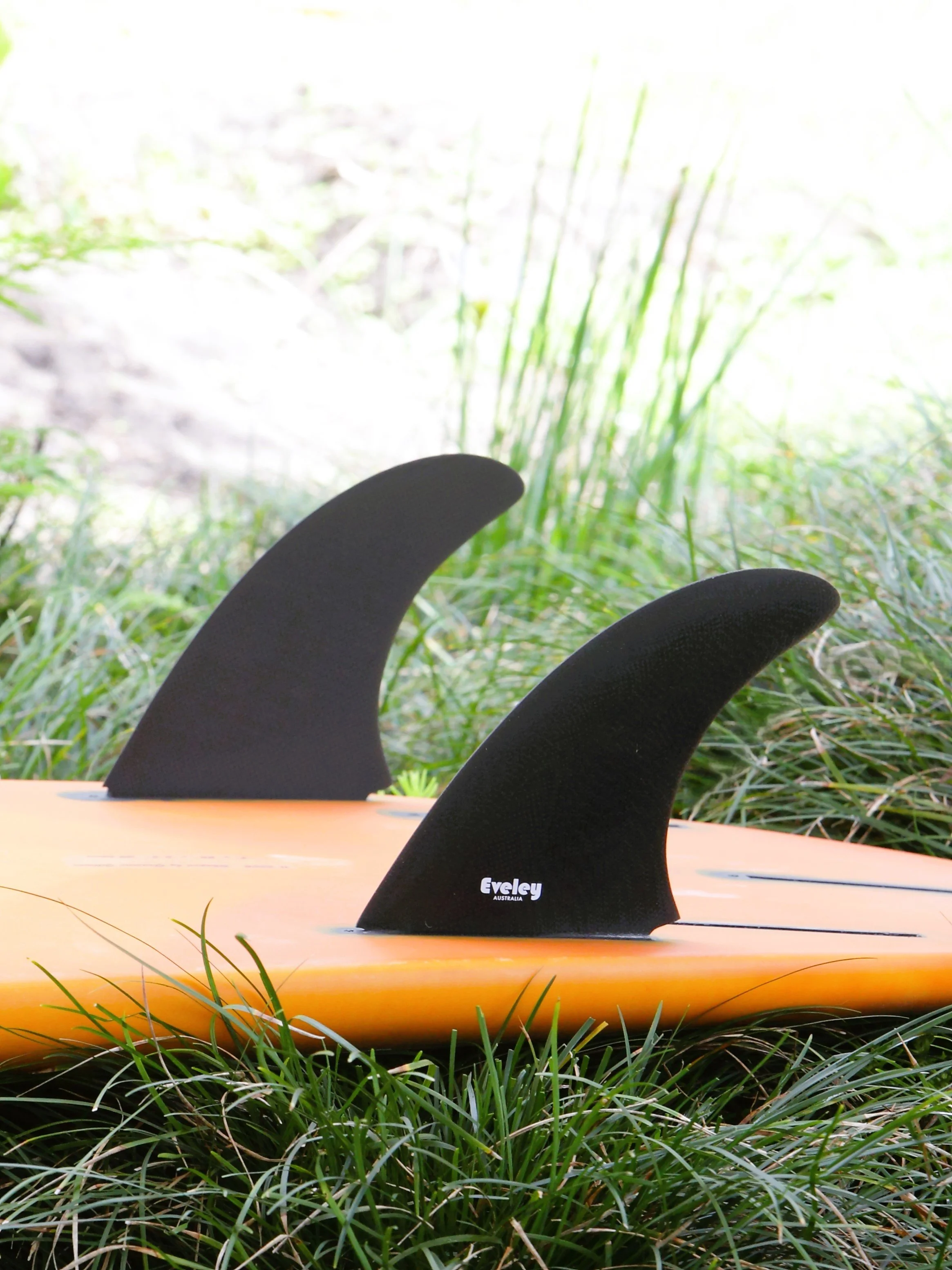 5.7" Upright Twin Fins, black Pro Glass. Futures compatible set of two fins.