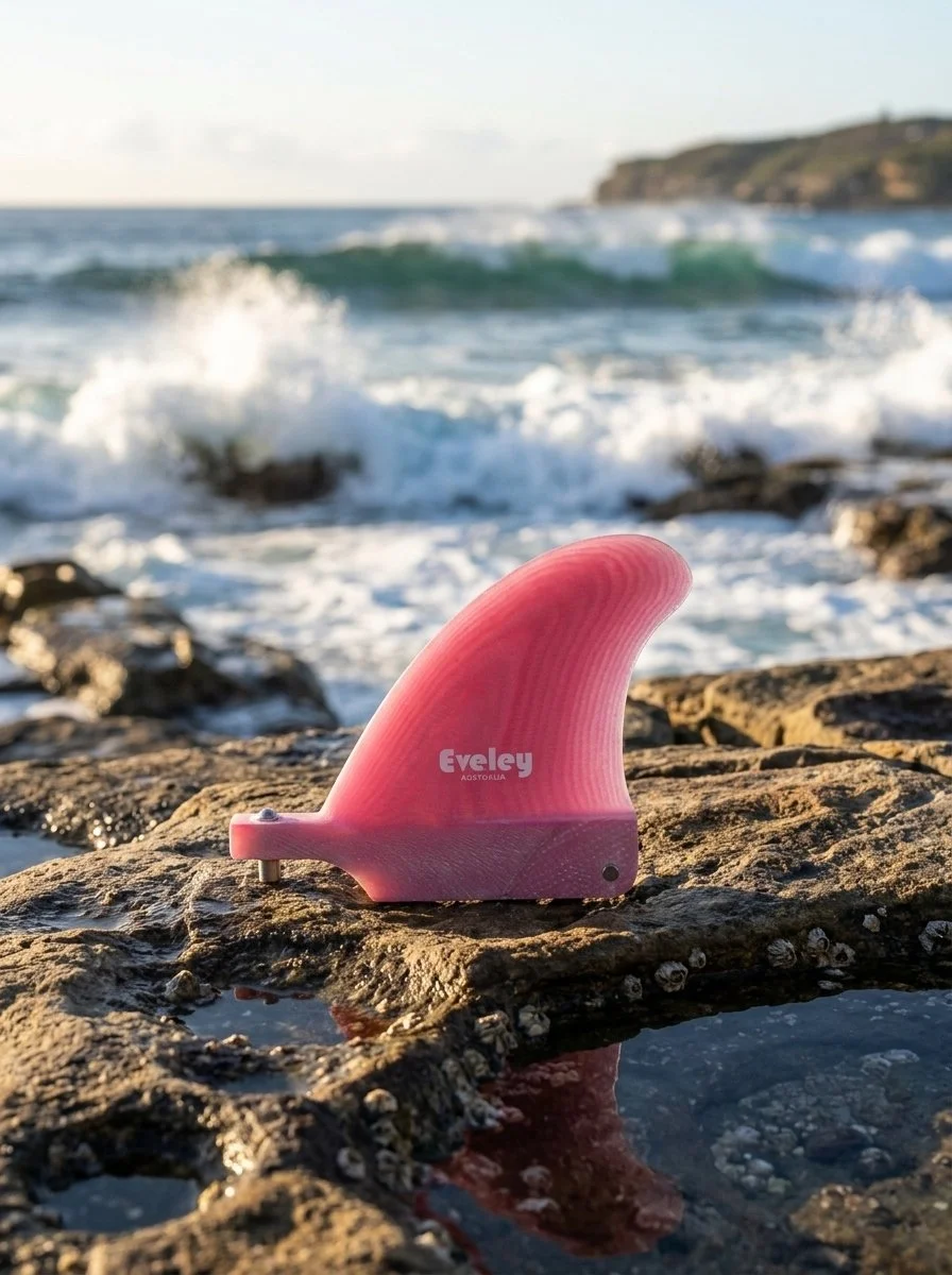 2.9" Classic Center Fin, solid hot pink Pro Glass.