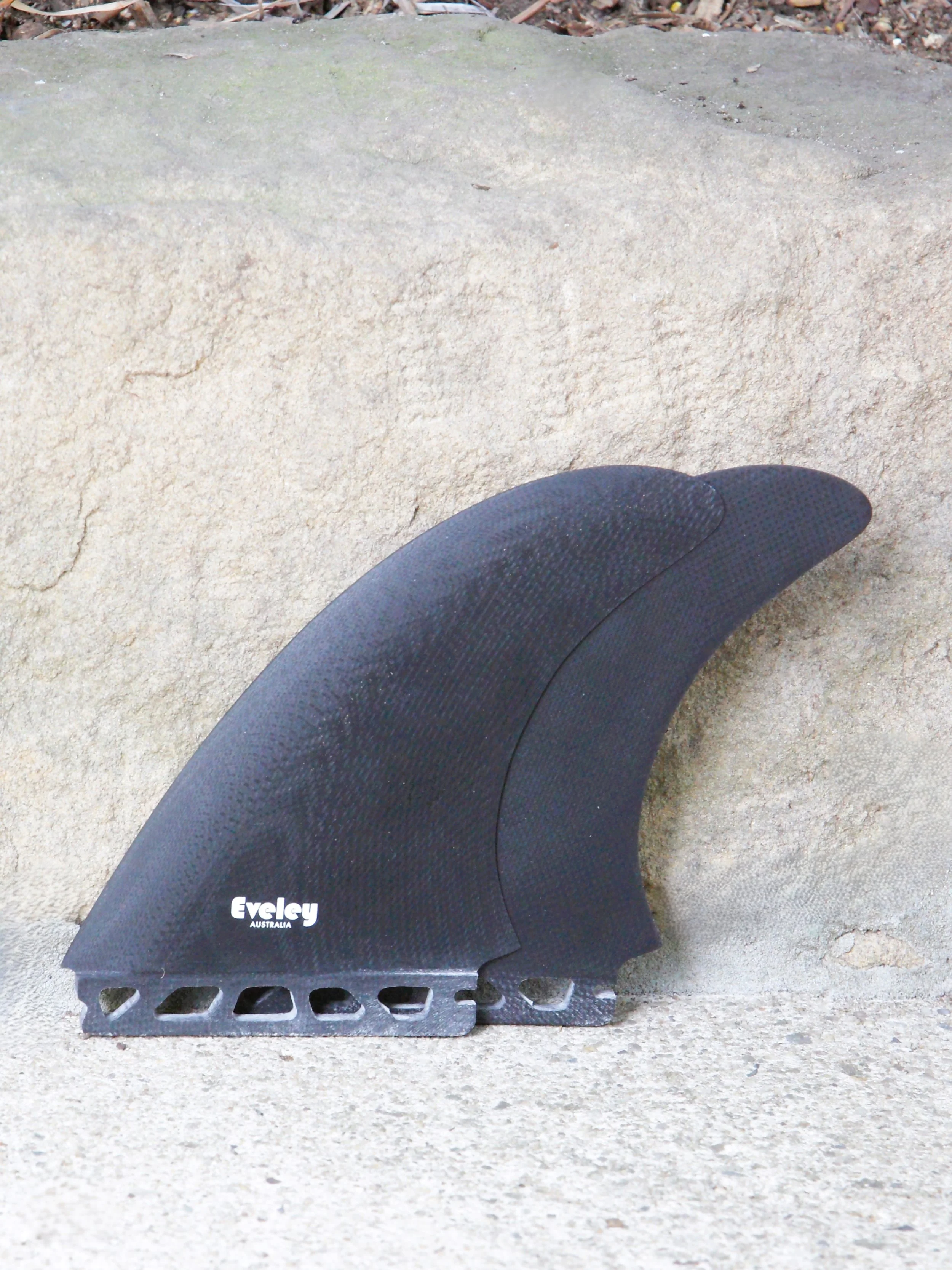 5.7" Upright Twin Fins, black Pro Glass profile