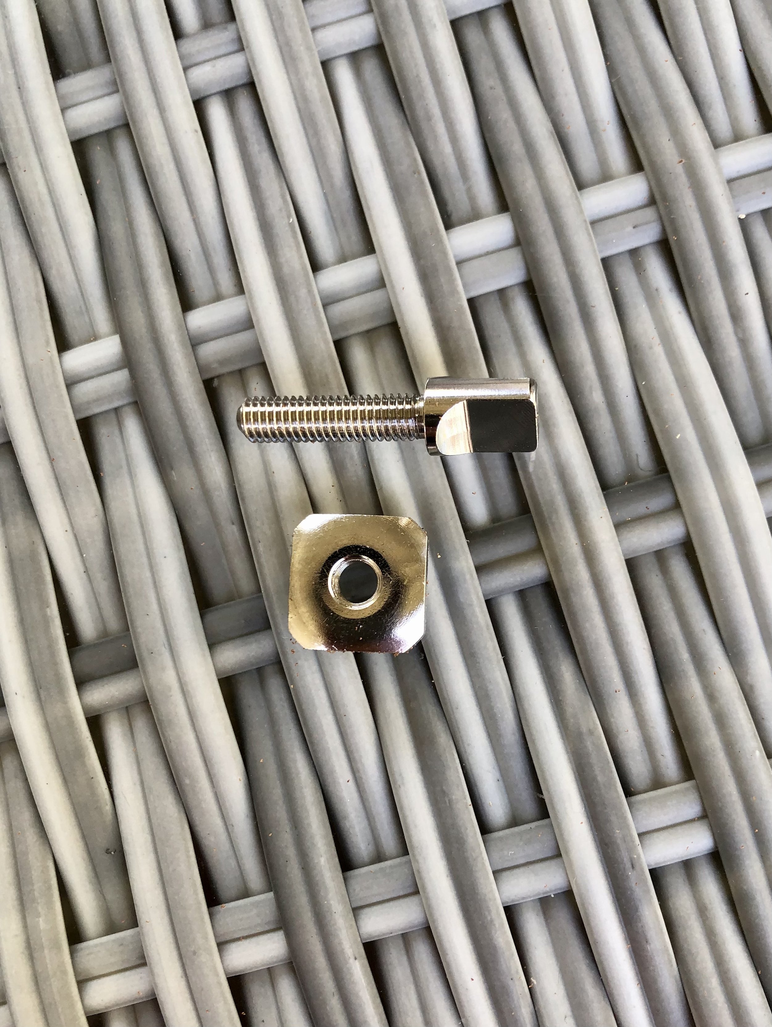 Surfboard Center Fin Screw and Plate – 5mm Finger Tighten Hardware