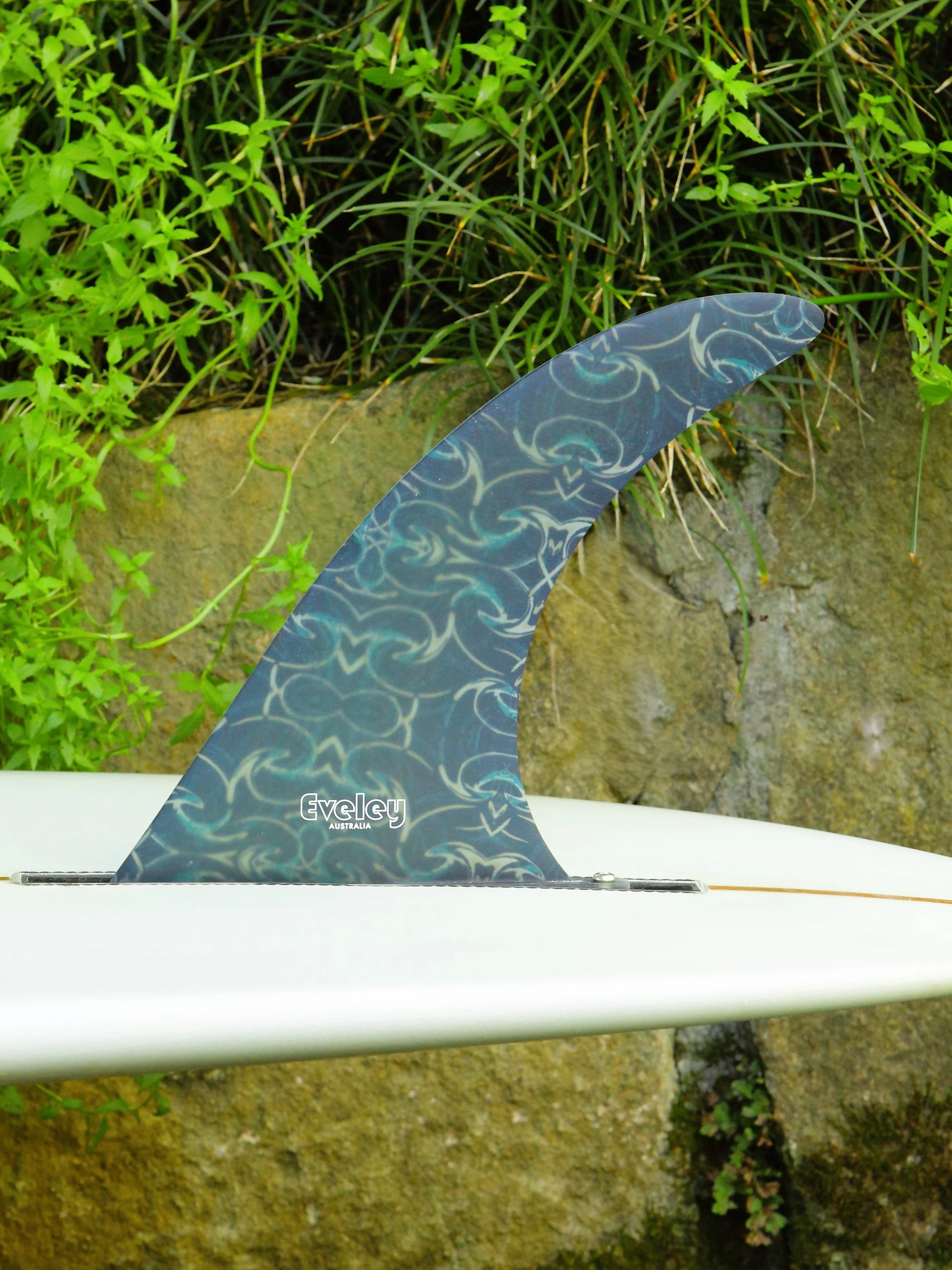 9" International 4A Center Fin with a Blueish Green inlaid pattern in Pro Glass.