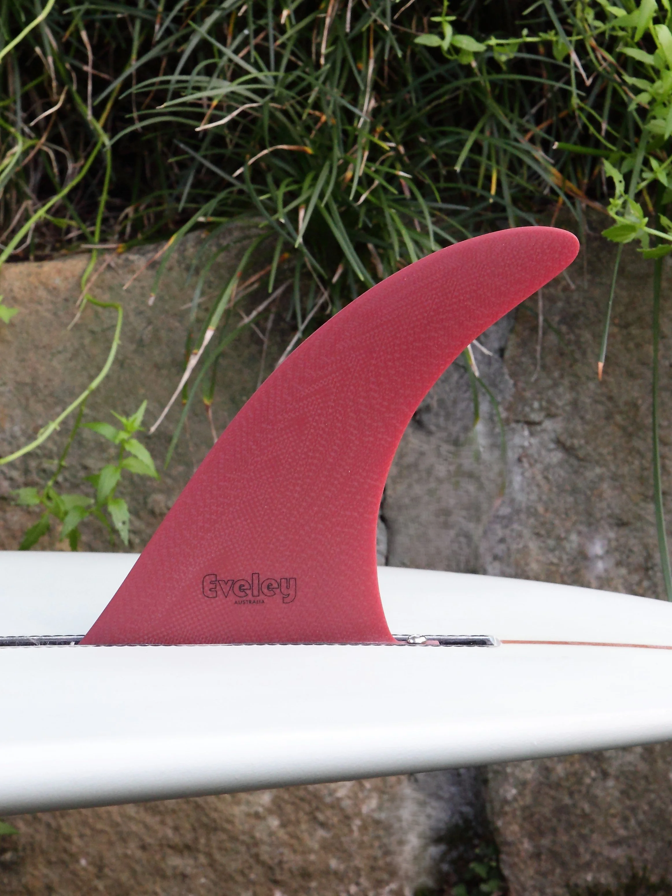 7" International 4A Center Fin in Deep Red Pro Glass.