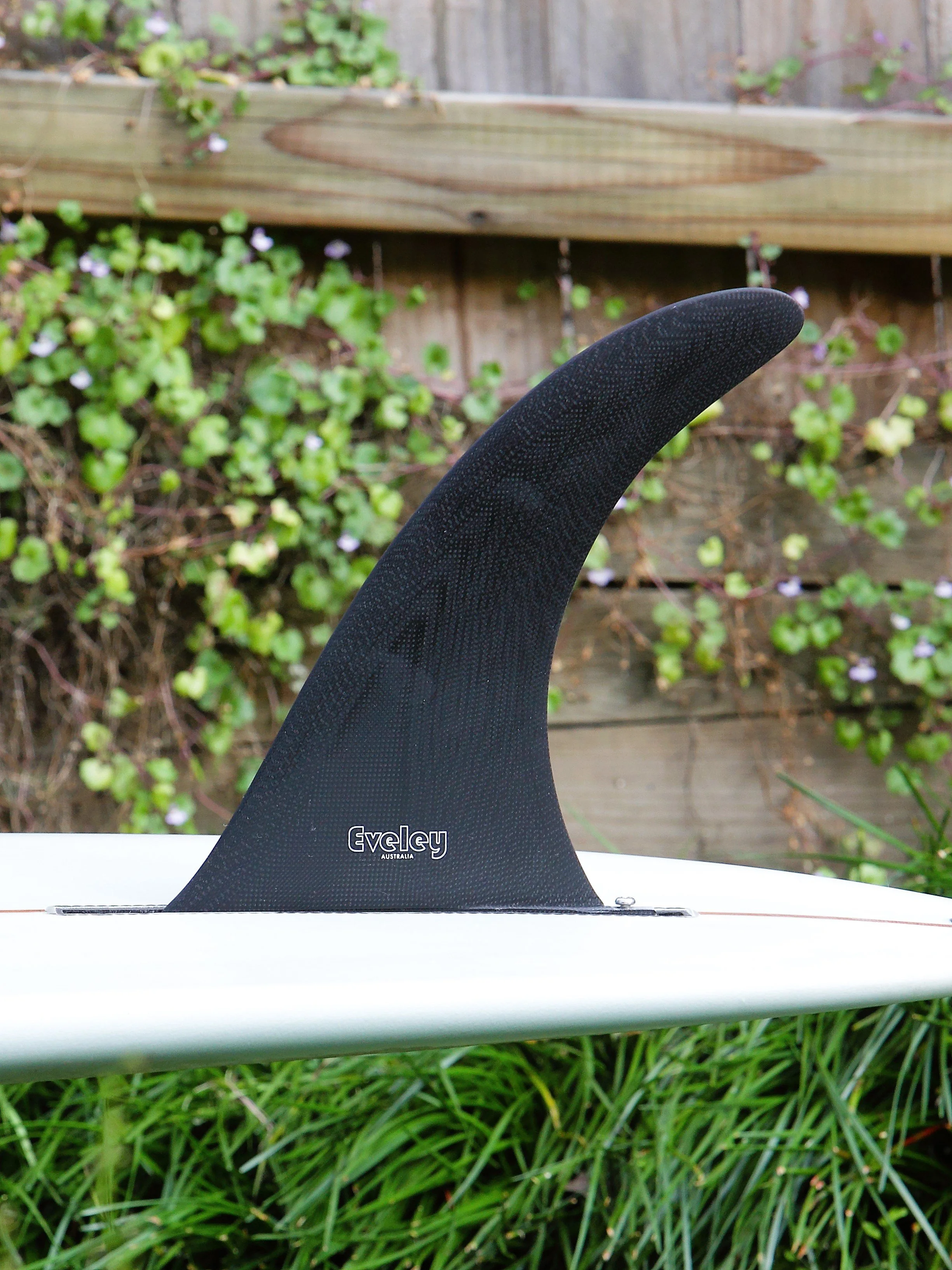 10" International 4A Center Fin in black Pro Glass