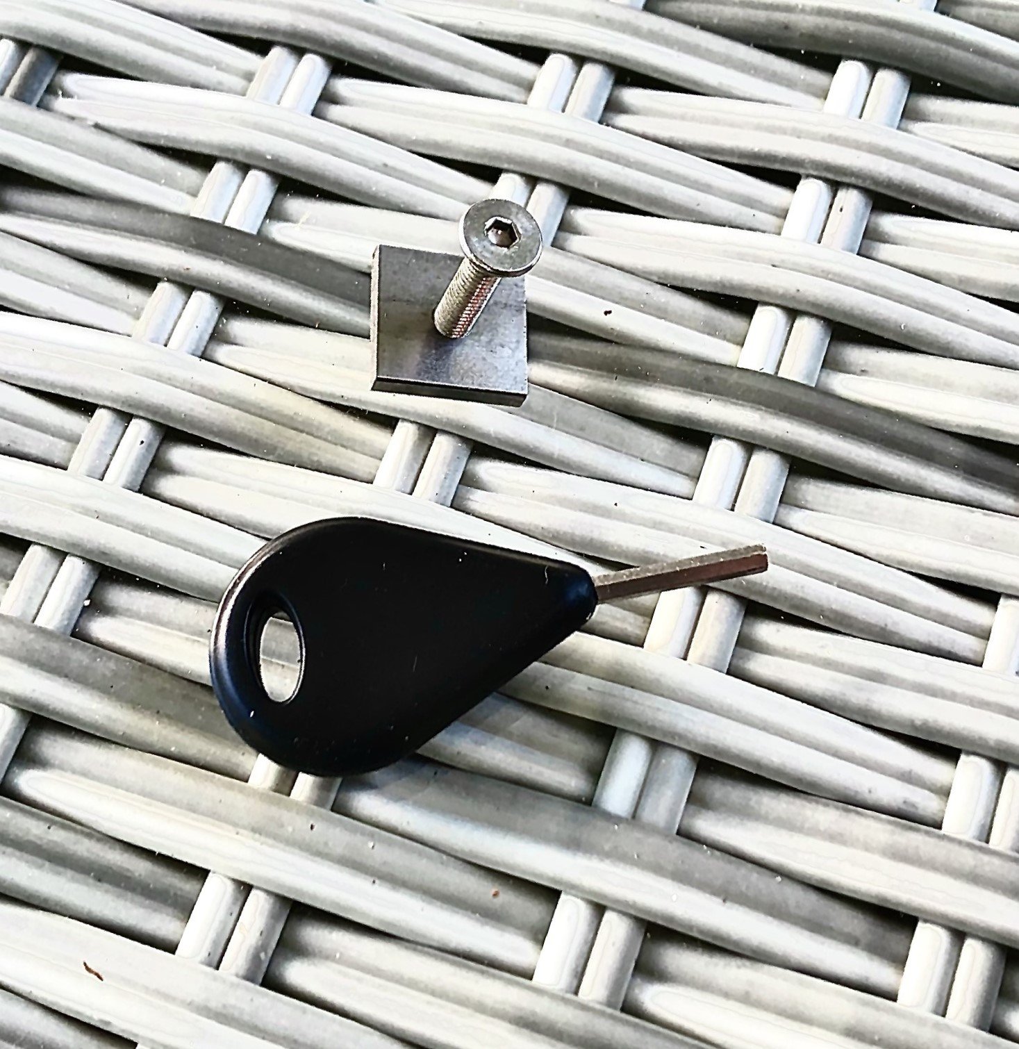 4mm Hex Wafer-thin Flat Head Screw and Plate with fin key.