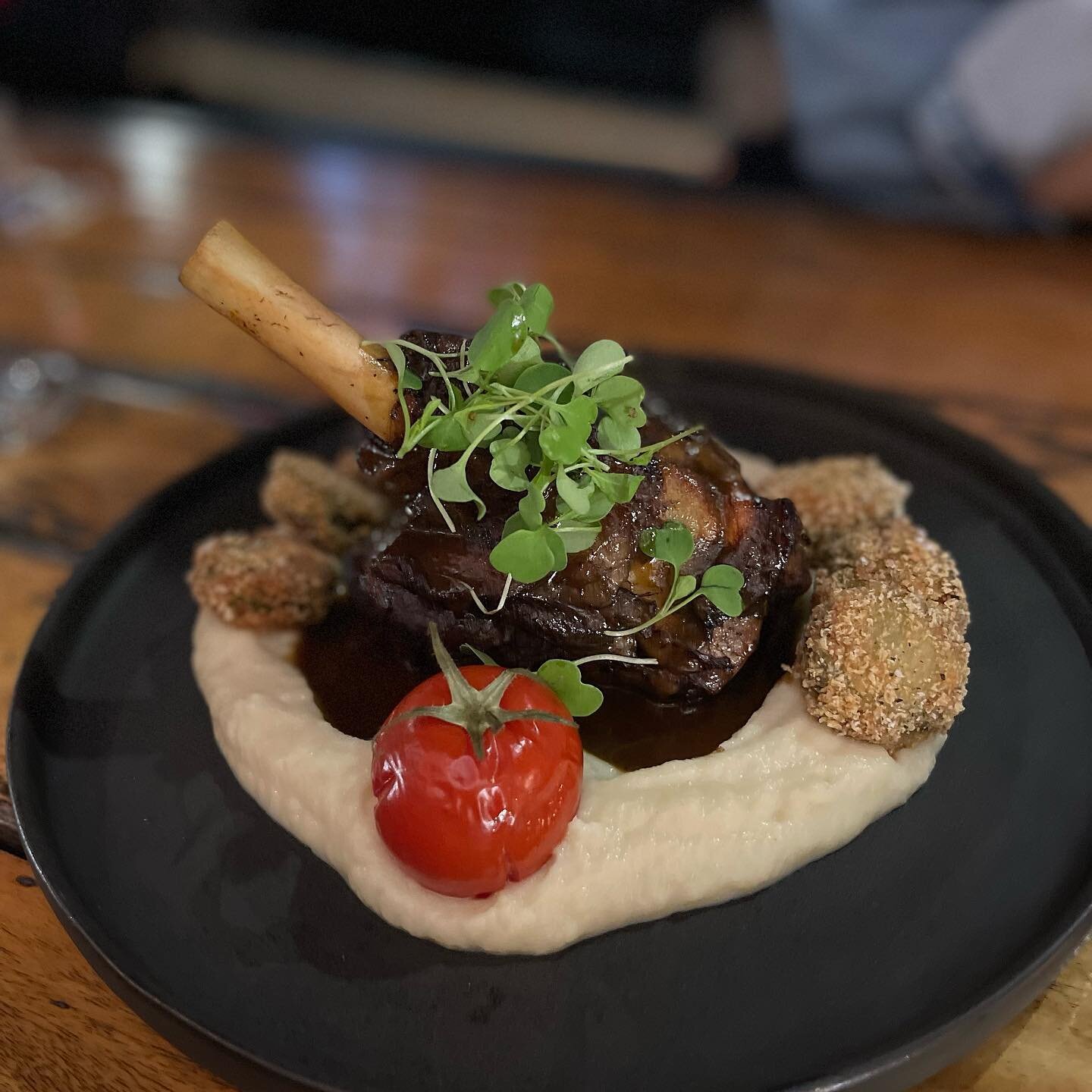 Lamb shank with minted pea &amp; carrot croquettes, vine tomatoes and celeriac puree 🤌🏽