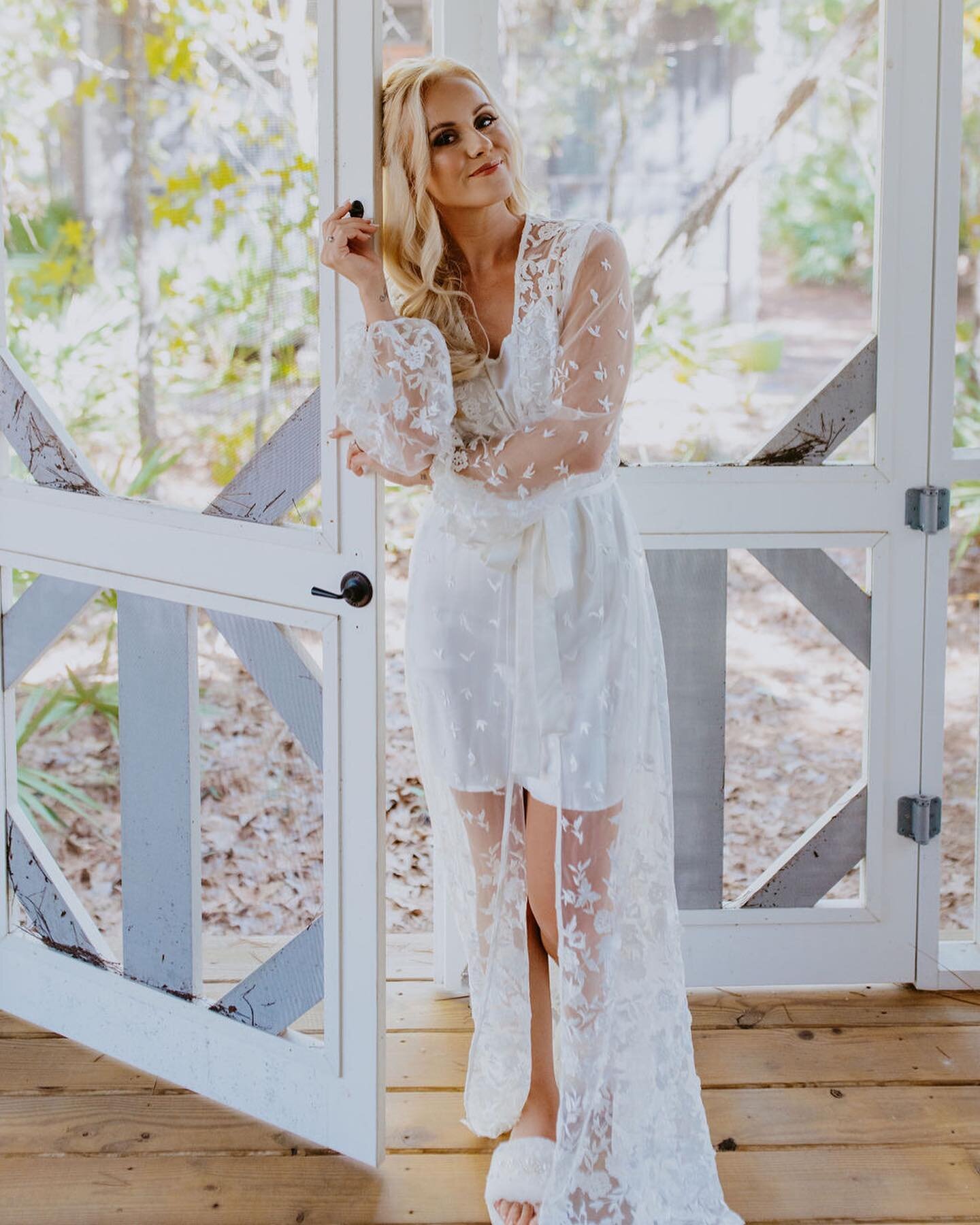 This robe was iconic ✨

I had my heart SET on it since I started planning my wedding and I wanted it so so badly. It&rsquo;s from @lerose_online and it&rsquo;s sold for almost $250 so I was on the HUNT 🔎 to find a bride who wanted to sel hers. Prais