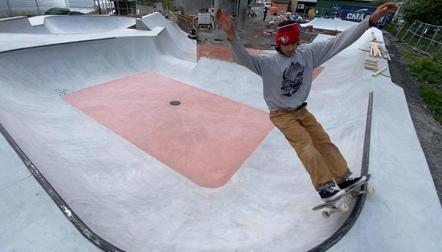 Medlemstest av &Aring;re Skatepark🛹🌟 

Nu &auml;ntligen! P&aring; l&ouml;rdag mellan kl 10-14 bjuder vi in er som &auml;r medlemmar i &Aring;re Skateboardf&ouml;rening att testa av delar av &Aring;re Skatepark. 

Vi har skateboards att l&aring;na u