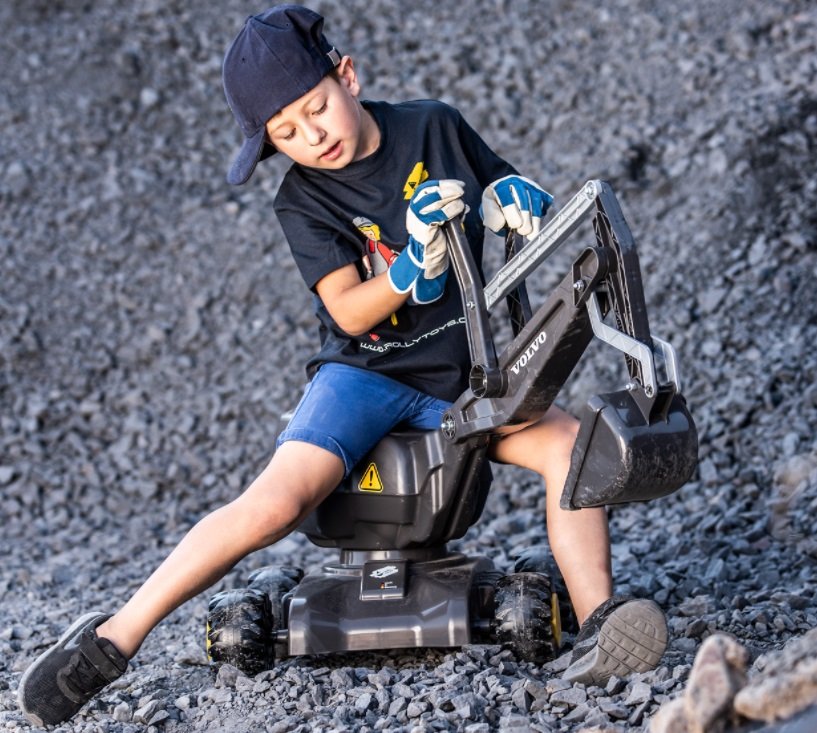 42115_Rolly_Volvo_EW160_Excavator_Digger_Bucket_Down_Stones.jpg