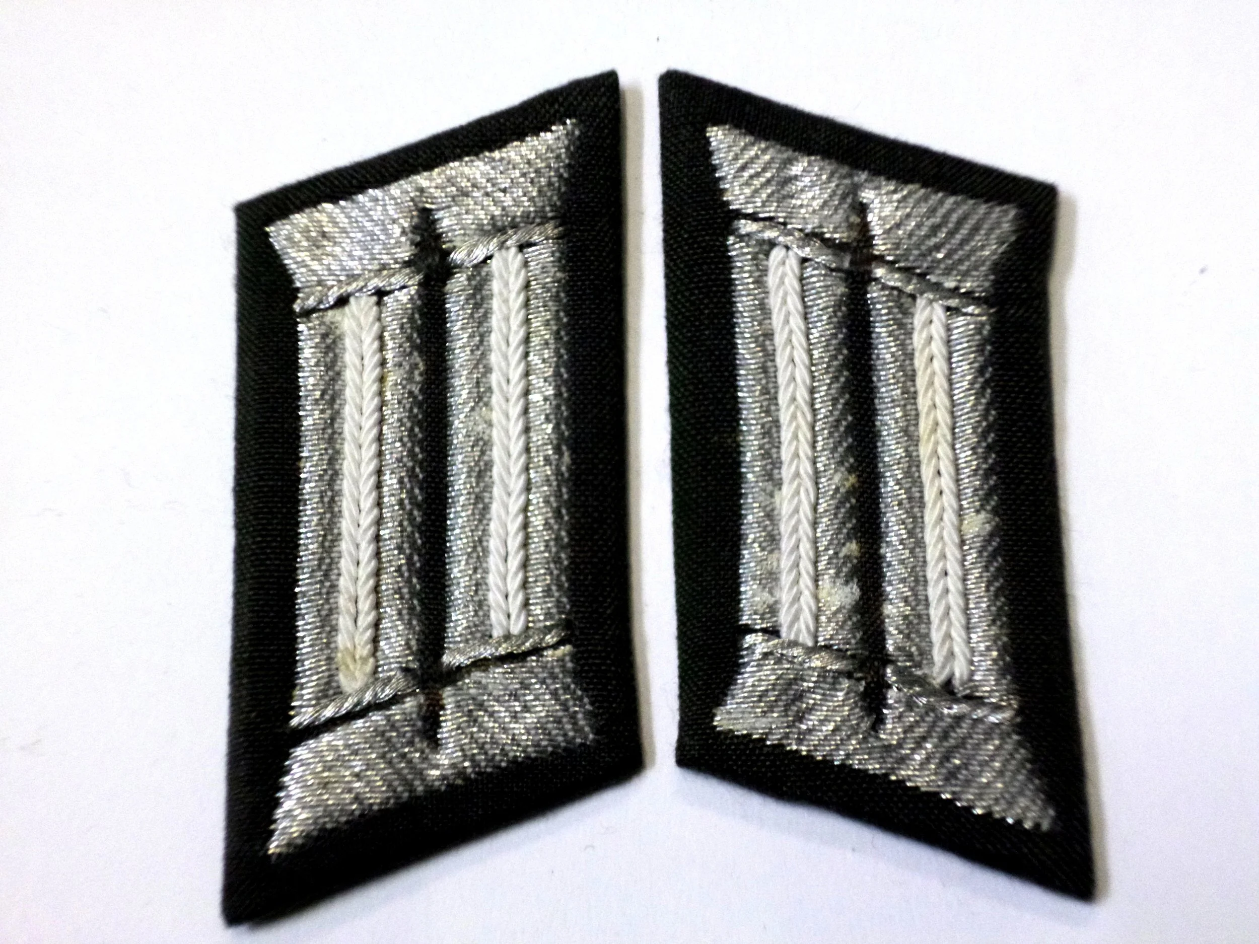 2 PIEZAS DE CUELLO OFICIAL INFANTERÍA DDR